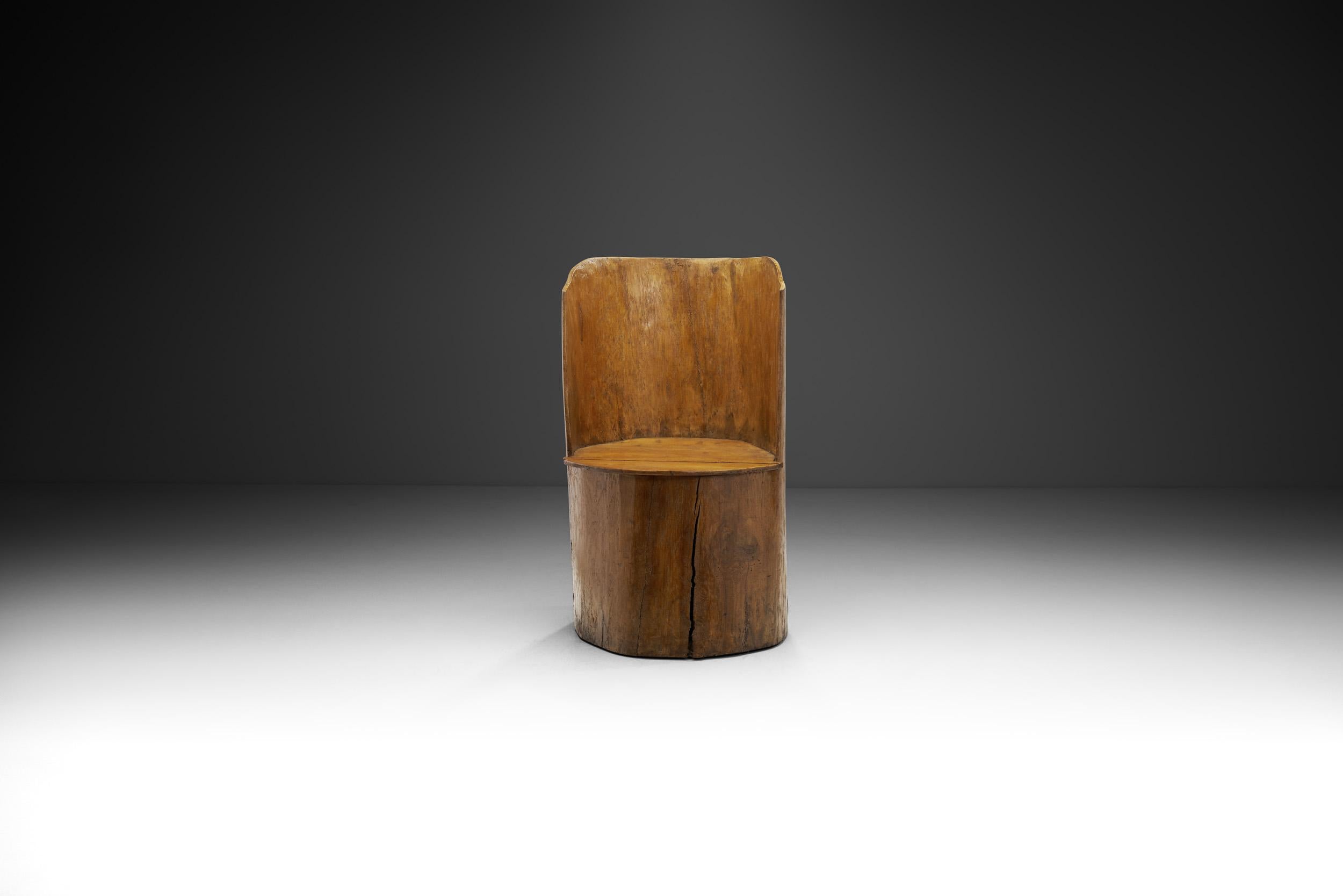 Traditional Norwegian Carved Kubbestol, Norway early 20th century In Good Condition In Utrecht, NL