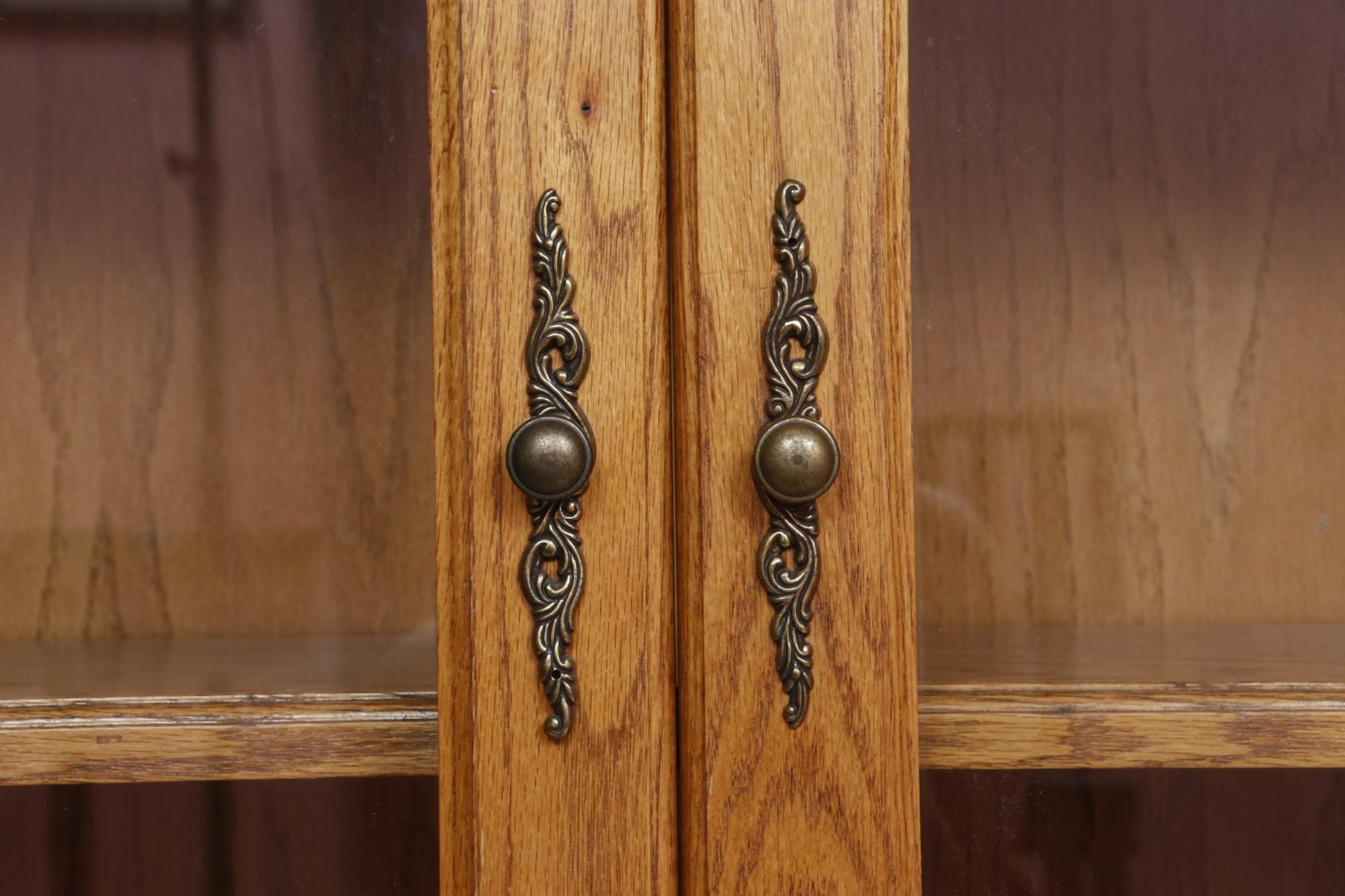 Traditional Oak Bookcase For Sale 1