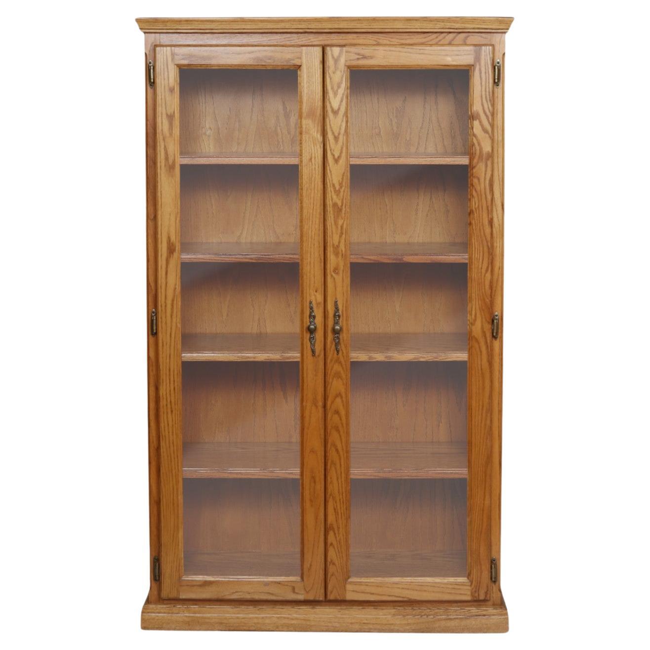 Traditionelles Bücherregal aus Eiche