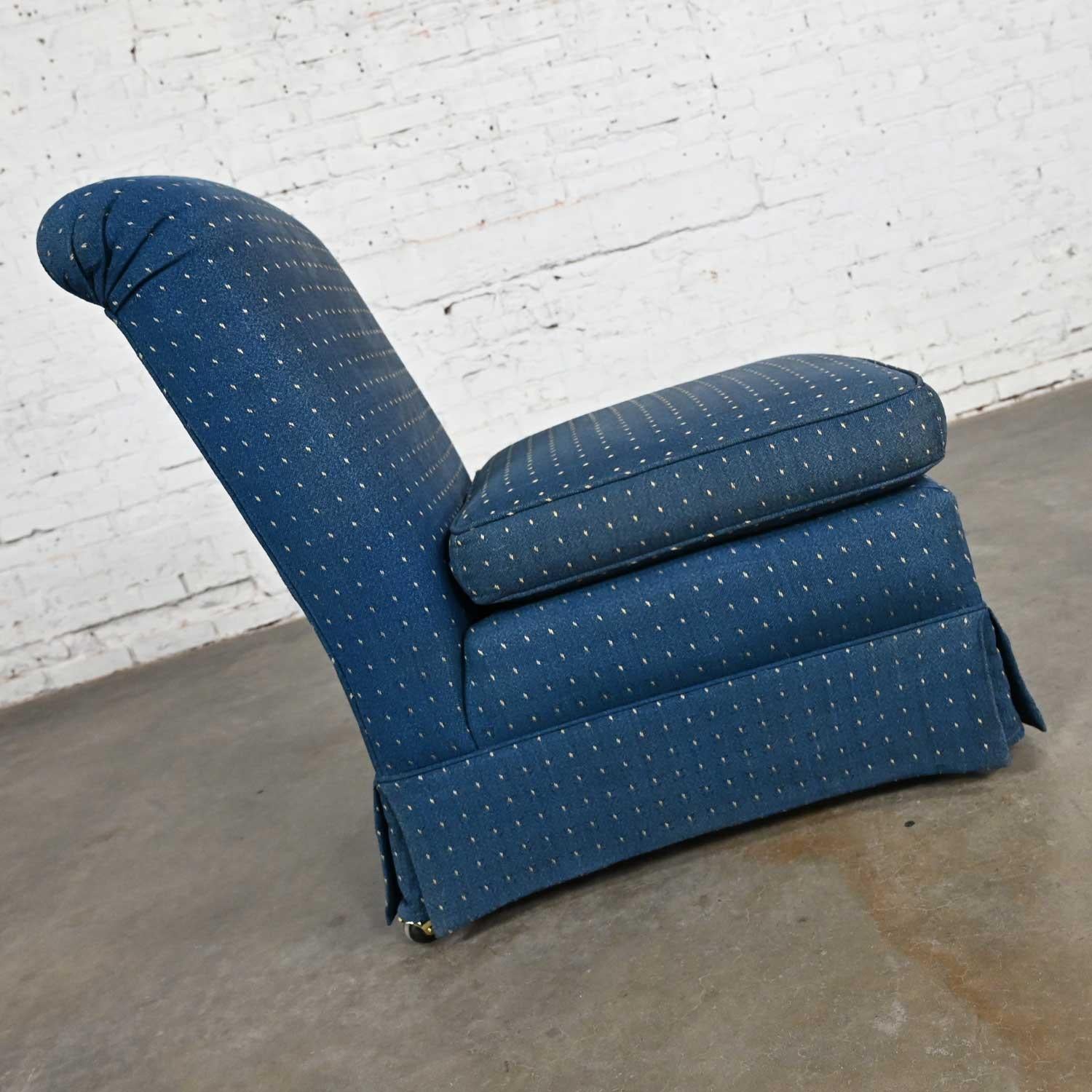 Traditioneller oder Hollywood-Regency-Sessel mit blauer gerollter Rückenlehne und Rollen im Angebot 2