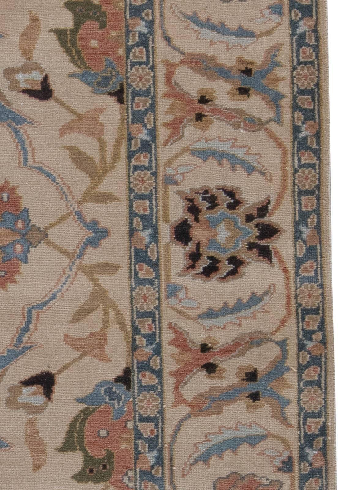 Noué à la main Tapis traditionnel en laine d'inspiration orientale fait à la main par Doris Leslie Blau en vente