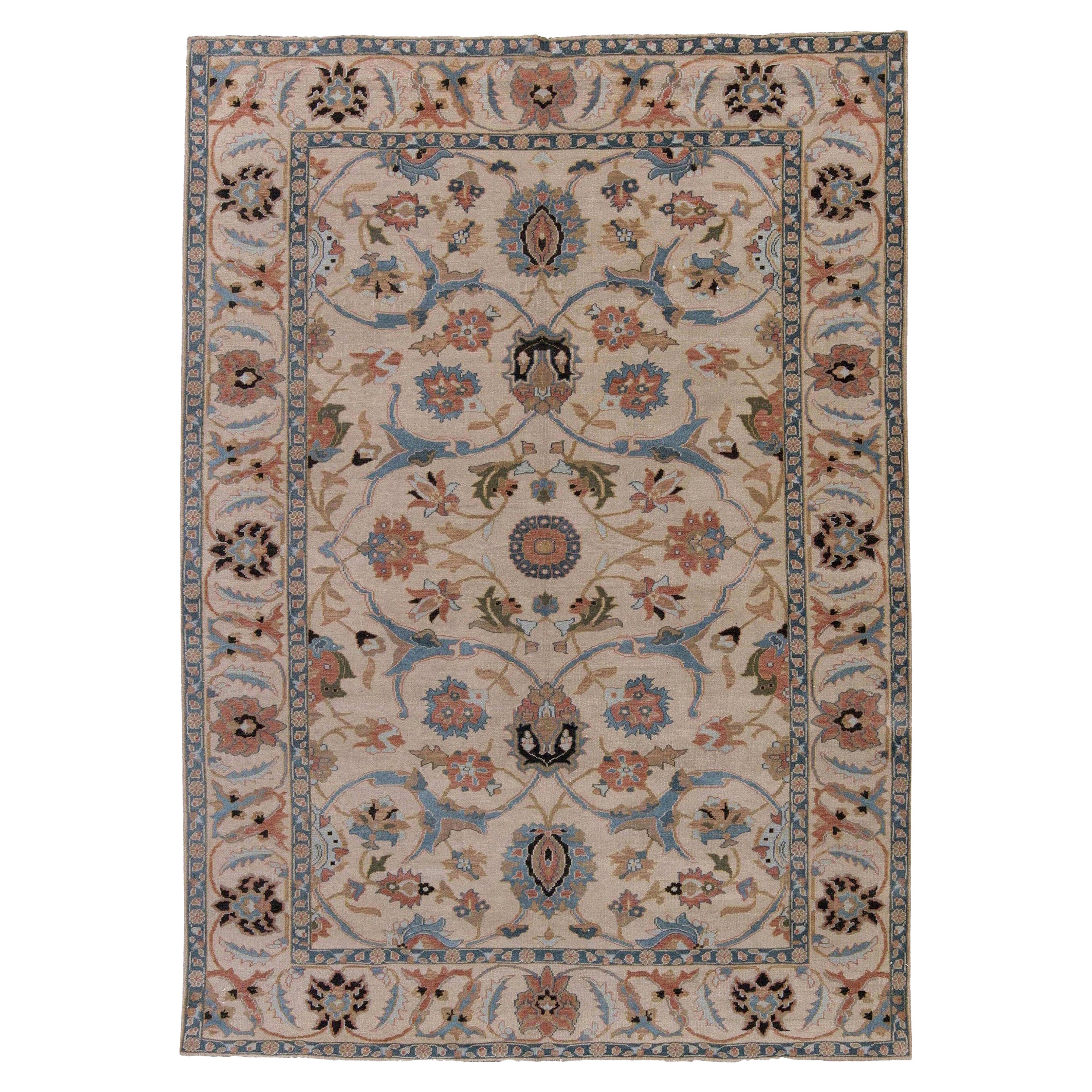 Traditioneller orientalisch inspirierter handgefertigter Wollteppich von Doris Leslie Blau