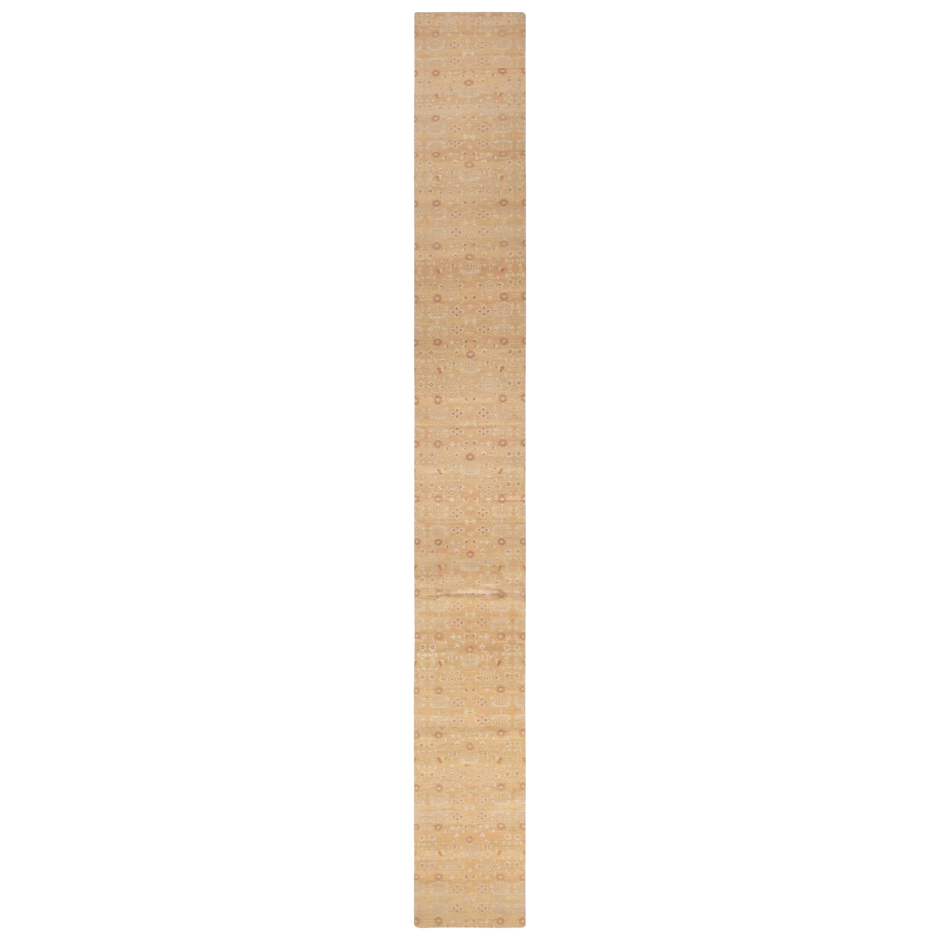 Tapis de couloir traditionnel d'inspiration orientale de Doris Leslie Blau en vente
