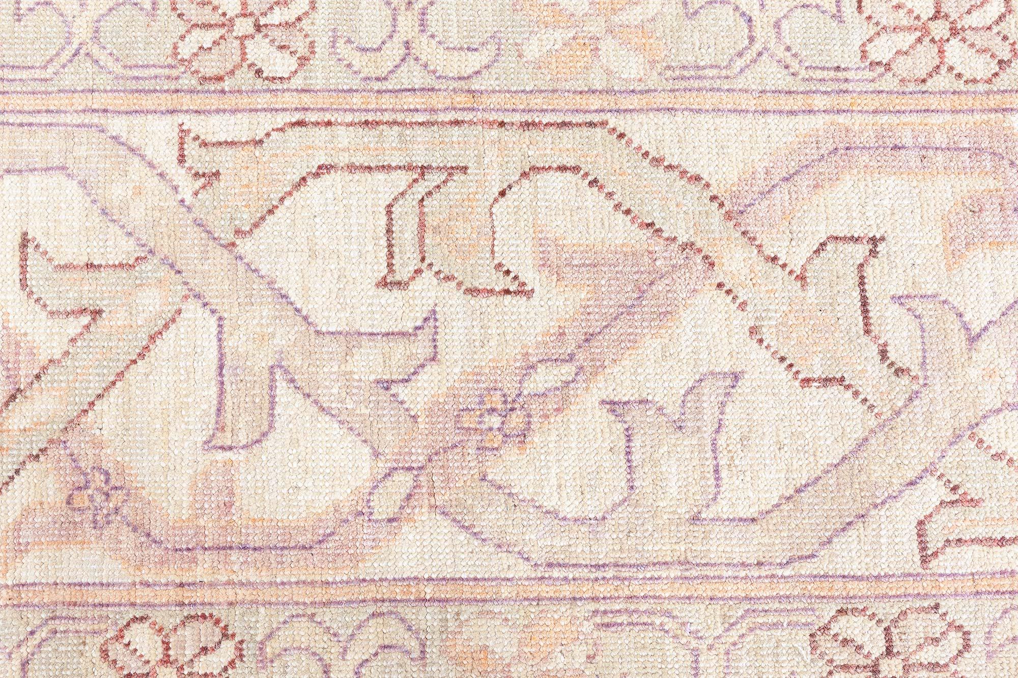 Tappeto tradizionale di ispirazione orientale in lana beige Tabriz di Doris Leslie Blau.
Dimensioni: 11'0