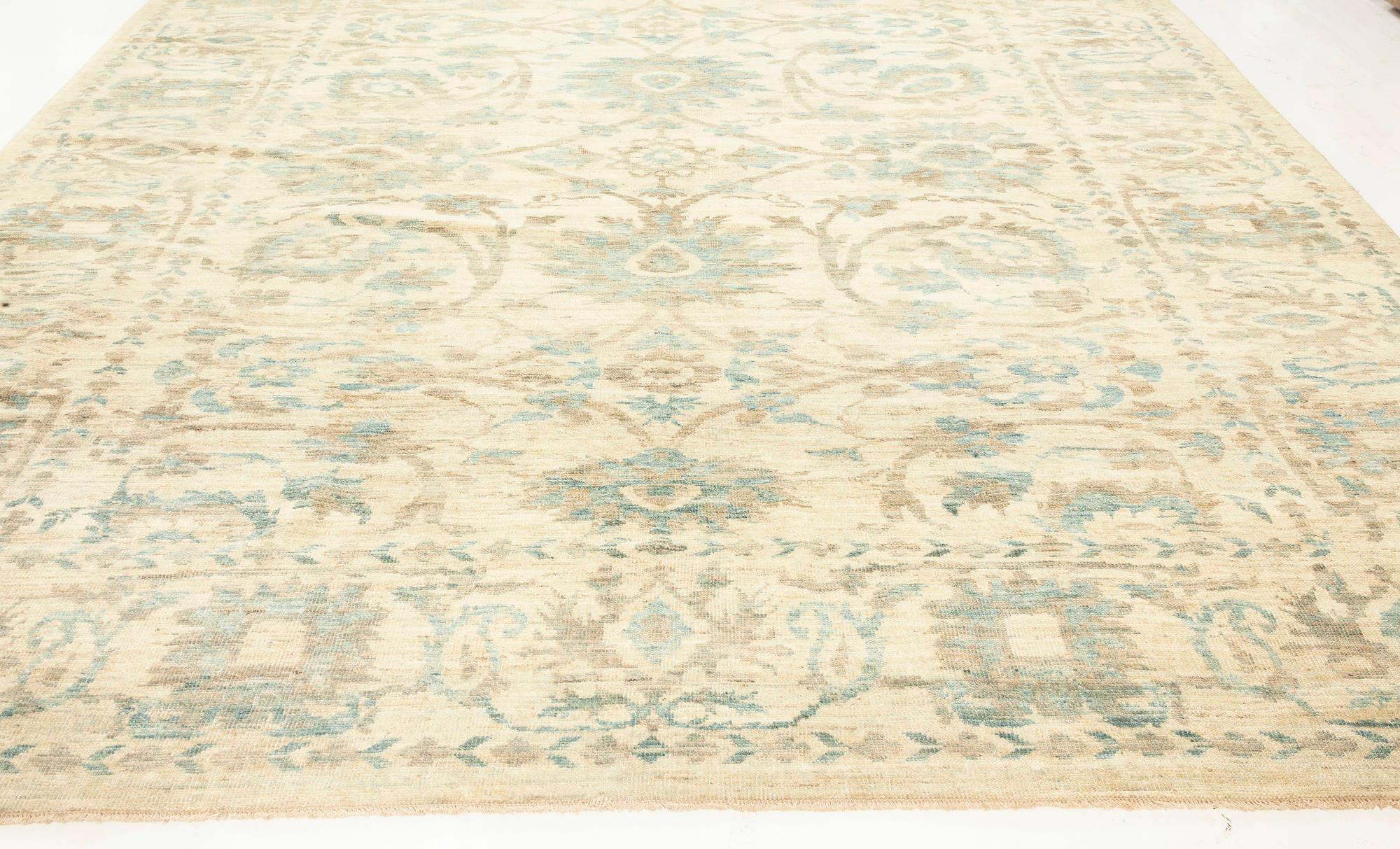 Traditional Oriental Inspired Tabriz Rug by Doris Leslie Blau In New Condition In New York, NY