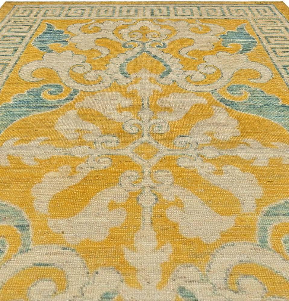Traditioneller, orientalisch inspirierter gelber handgefertigter Wollteppich von Doris Leslie Blau (Indisch) im Angebot