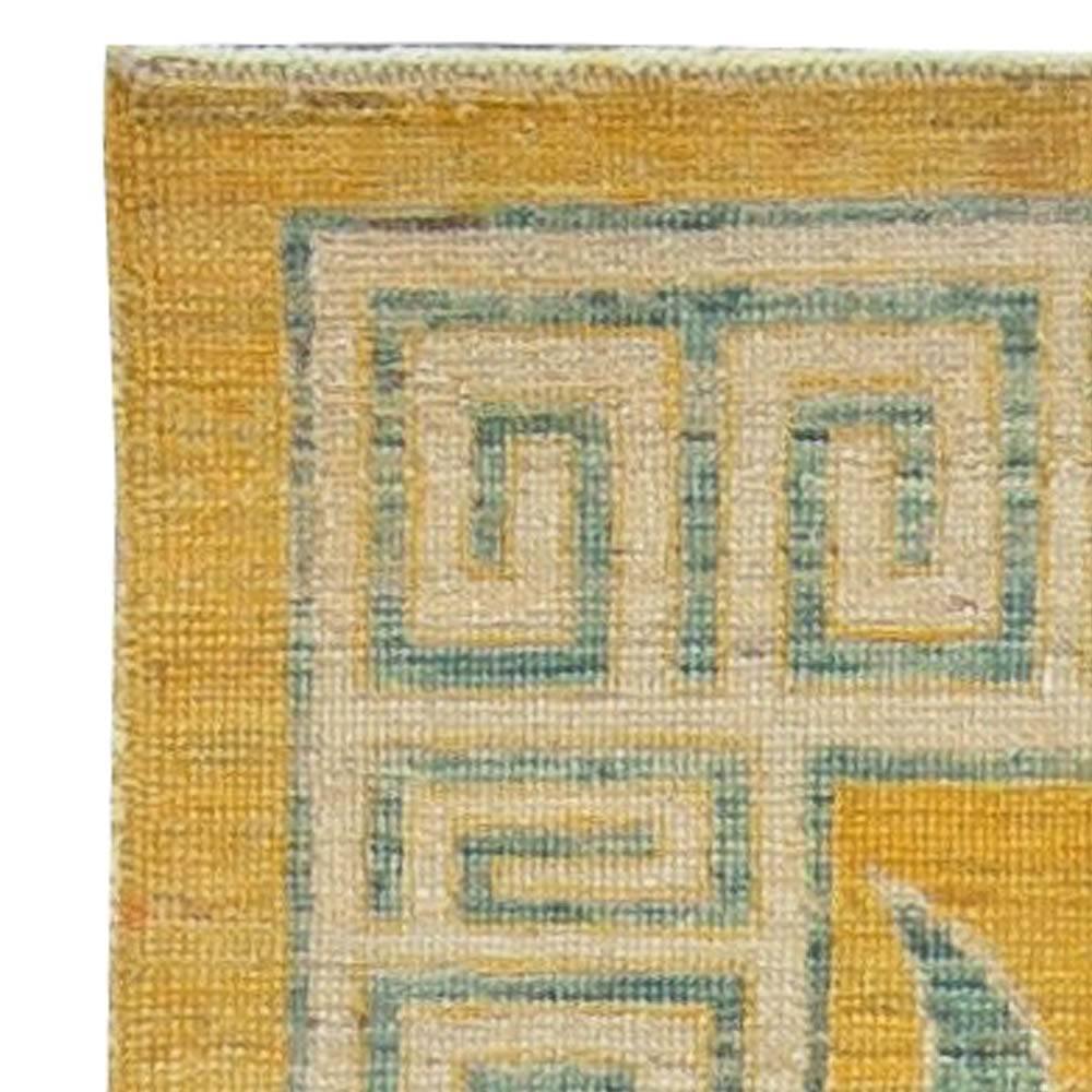 Traditioneller, orientalisch inspirierter gelber handgefertigter Wollteppich von Doris Leslie Blau (Handgeknüpft) im Angebot