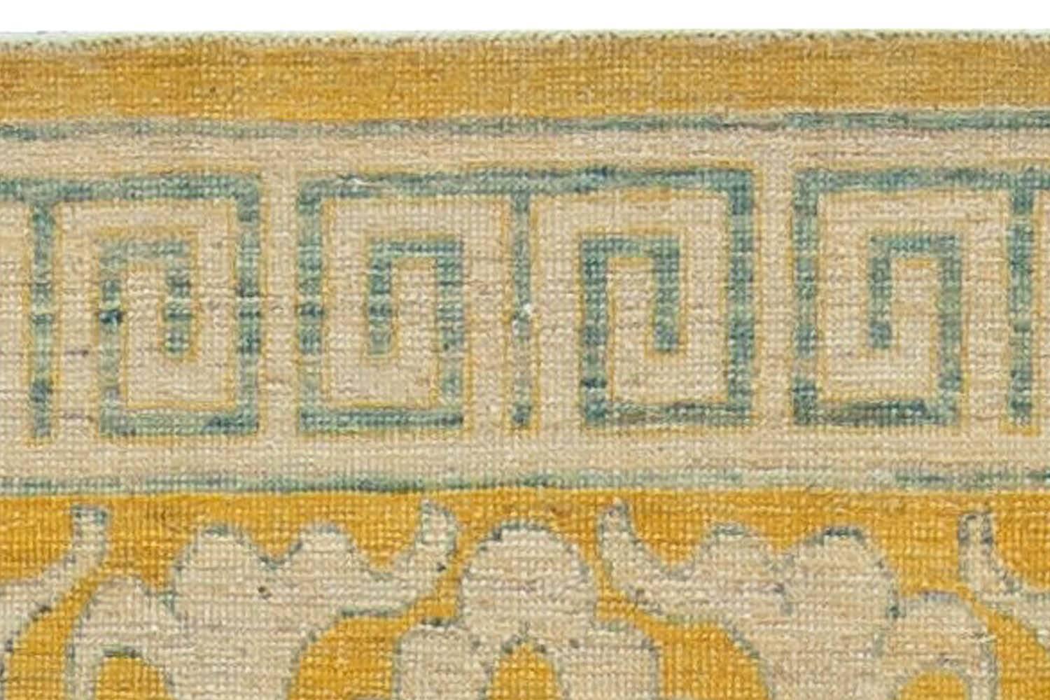 Traditioneller, orientalisch inspirierter gelber handgefertigter Wollteppich von Doris Leslie Blau im Zustand „Neu“ im Angebot in New York, NY