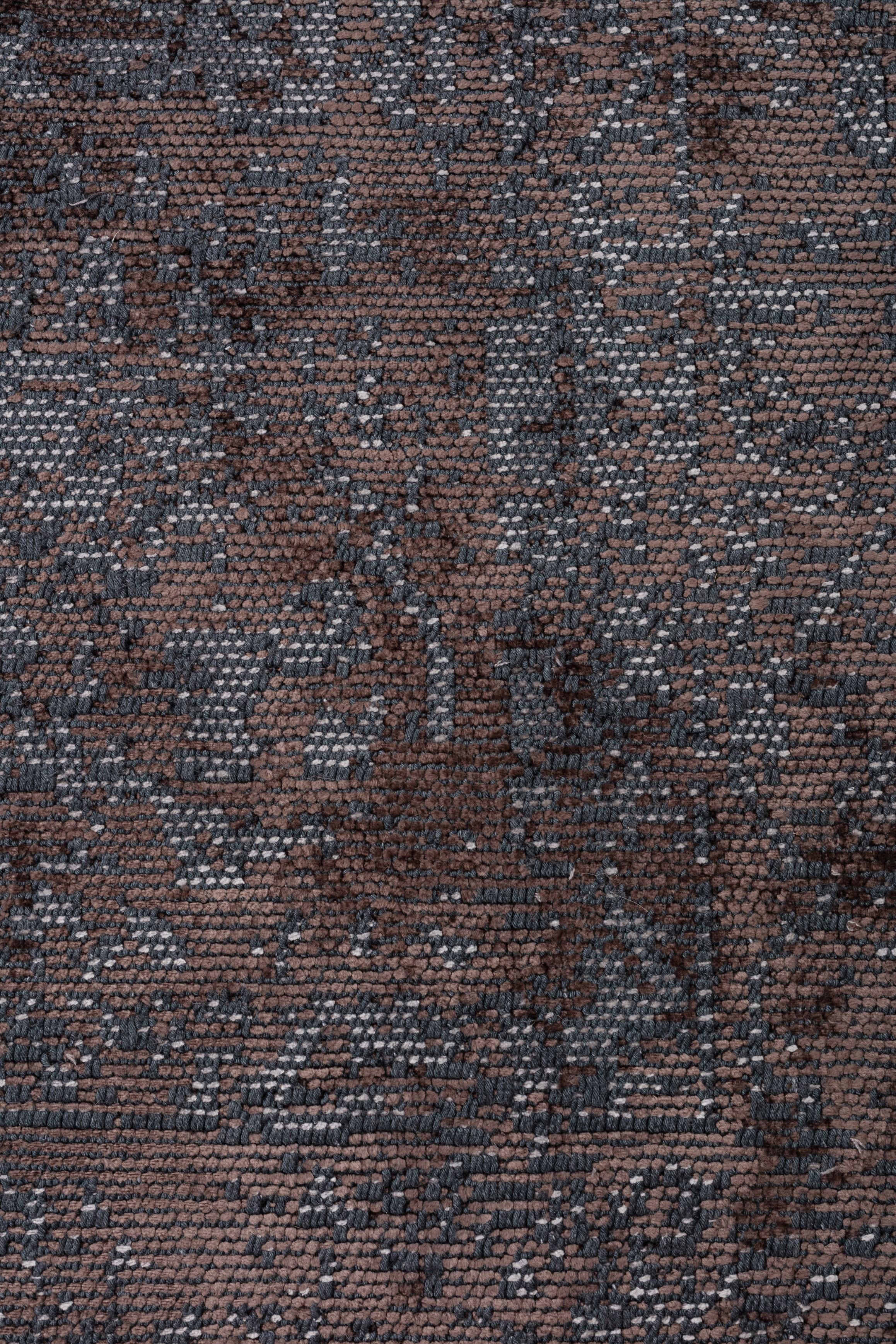 For Sale:  (Gray) Traditional Oriental Luxury Area Rug