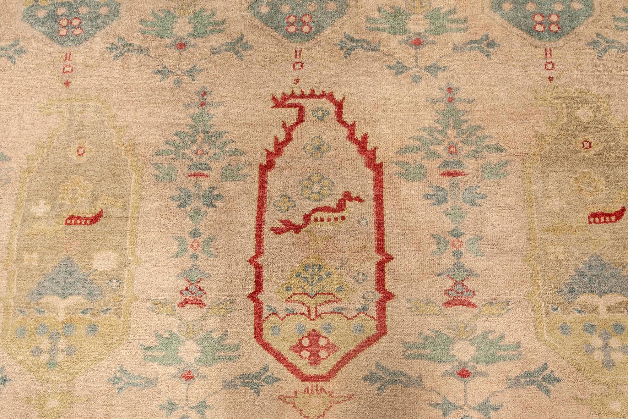 Traditioneller handgefertigter Wollteppich im Oushak-Design von Doris Leslie Blau
Größe: 11'7