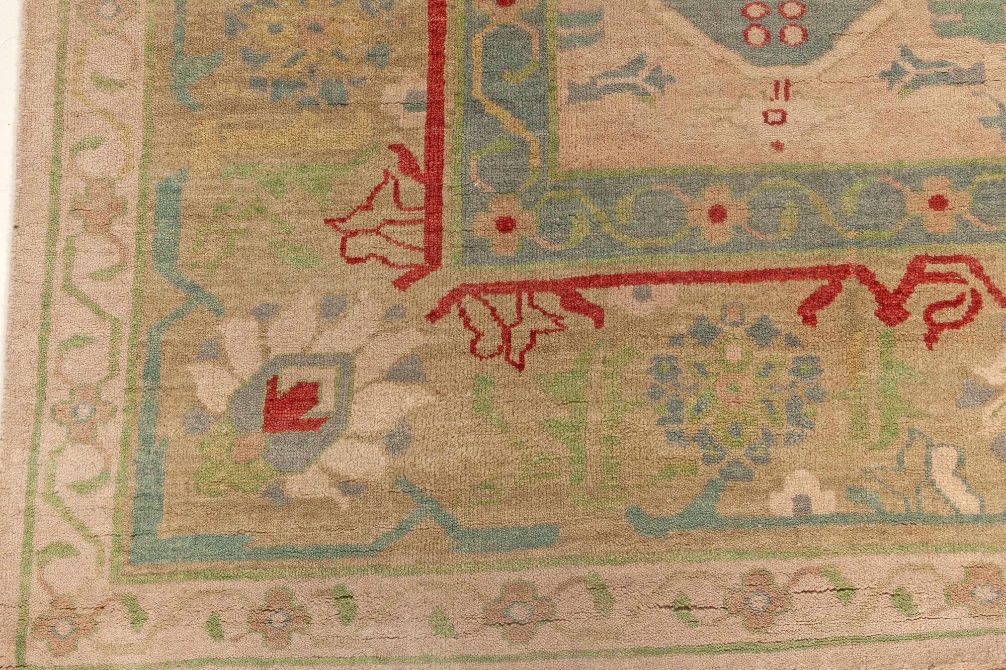Traditioneller handgefertigter Wollteppich im Oushak-Design von Doris Leslie Blau im Zustand „Neu“ im Angebot in New York, NY