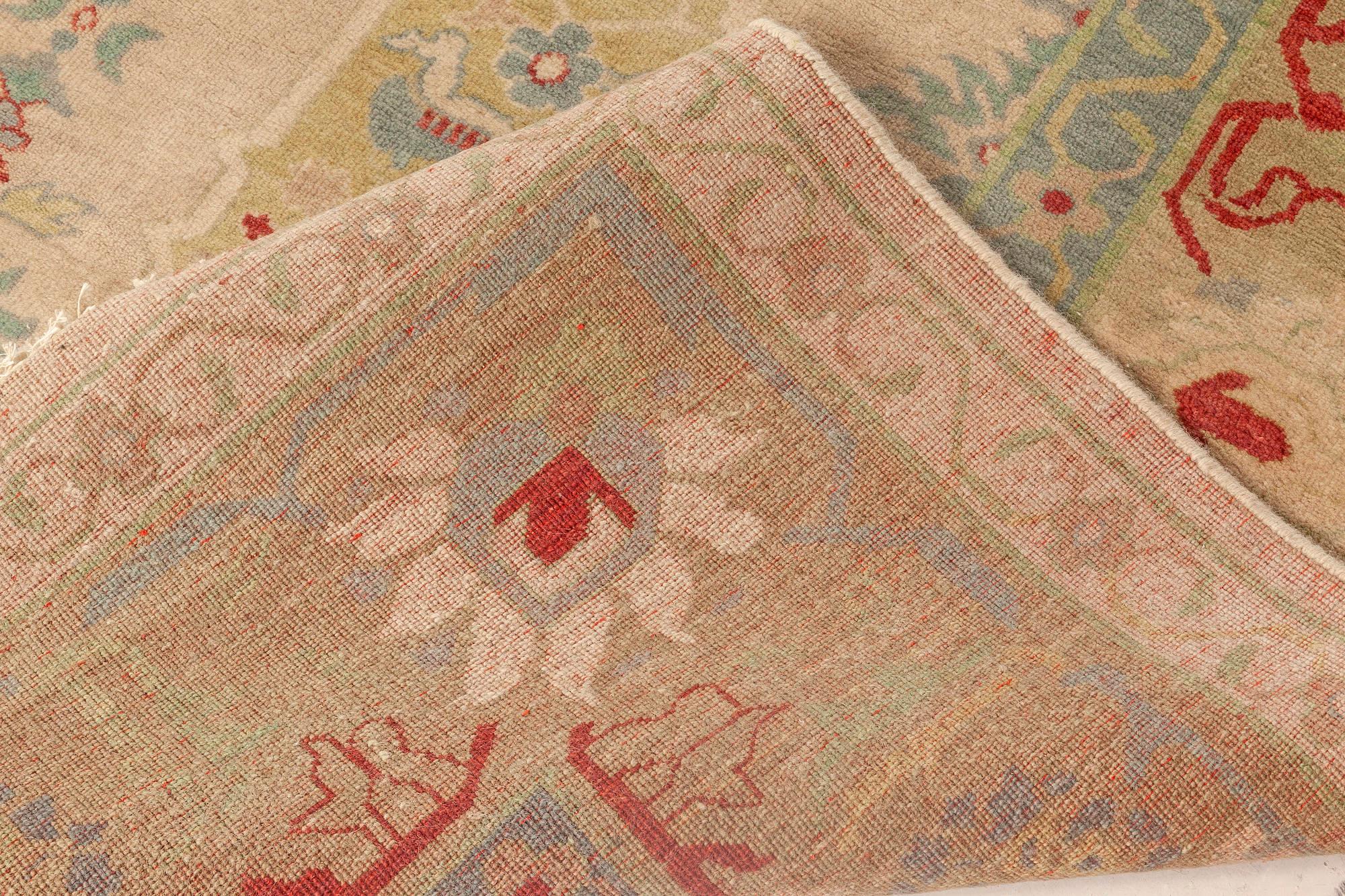 Traditioneller handgefertigter Wollteppich im Oushak-Design von Doris Leslie Blau im Angebot 1