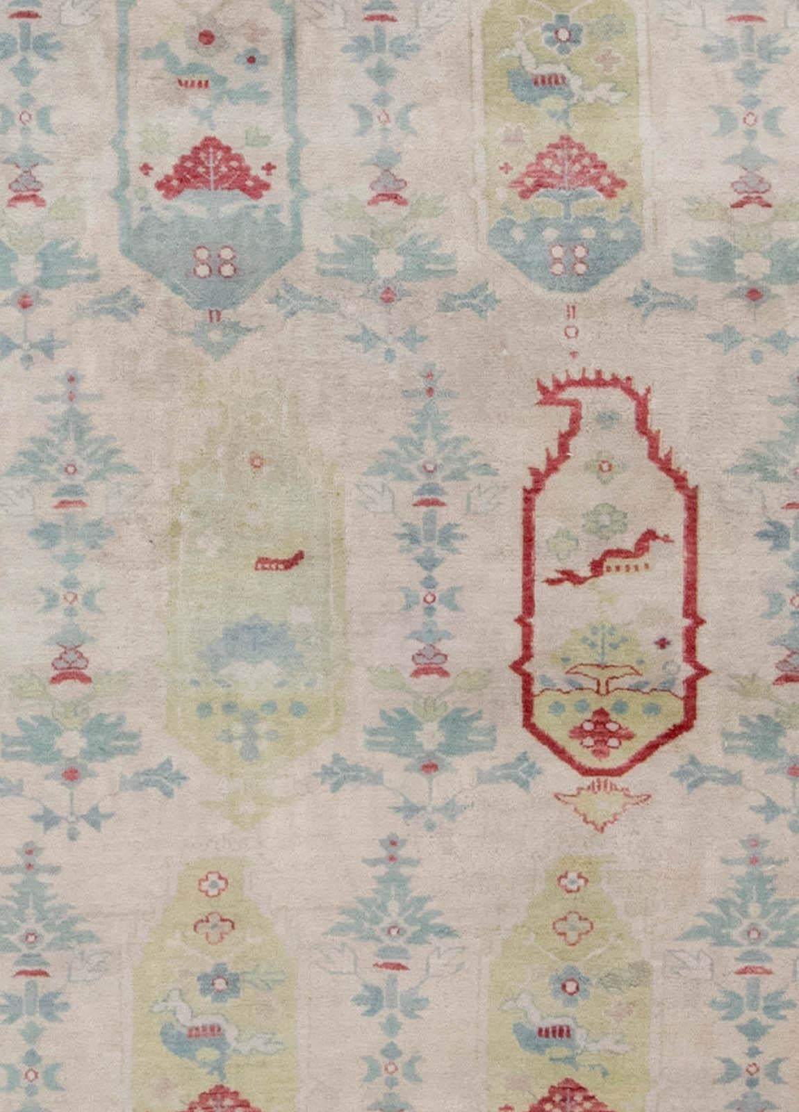 Traditional oushak design rug by Doris Leslie Blau.
Size: 11'10