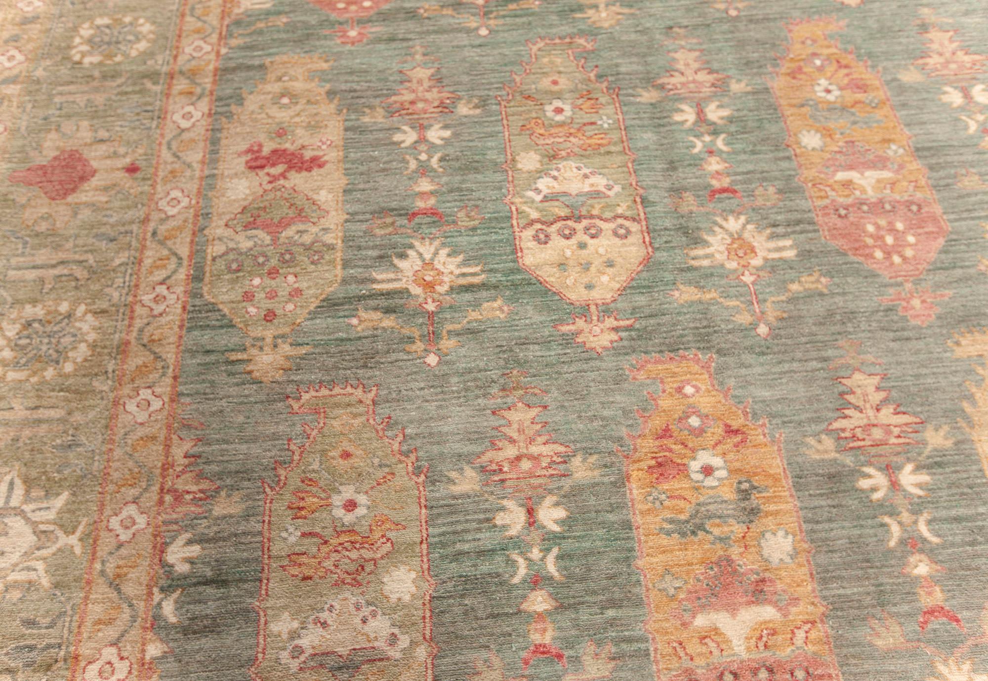 Traditioneller Oushak-Design-Teppich von Doris Leslie Blau (21. Jahrhundert und zeitgenössisch) im Angebot