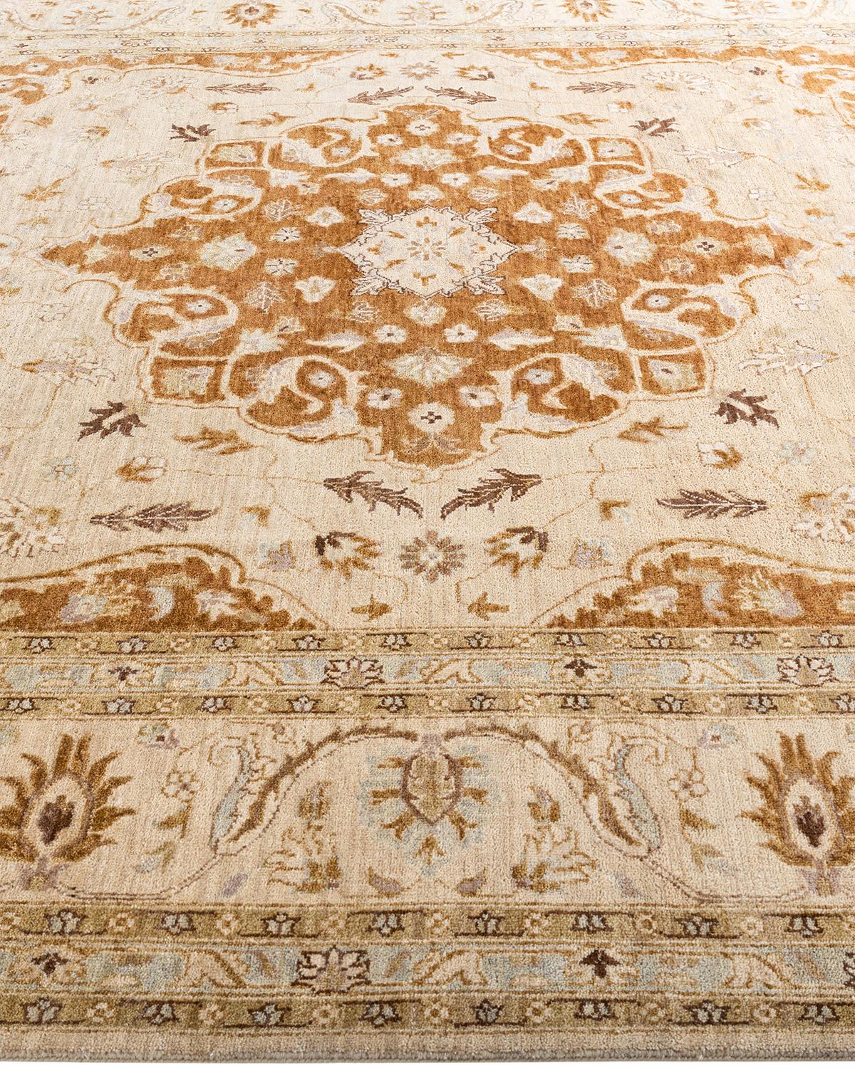 Traditioneller handgeknüpfter Oushak-Teppich aus geblümter Wolle in Beige 8' 0
