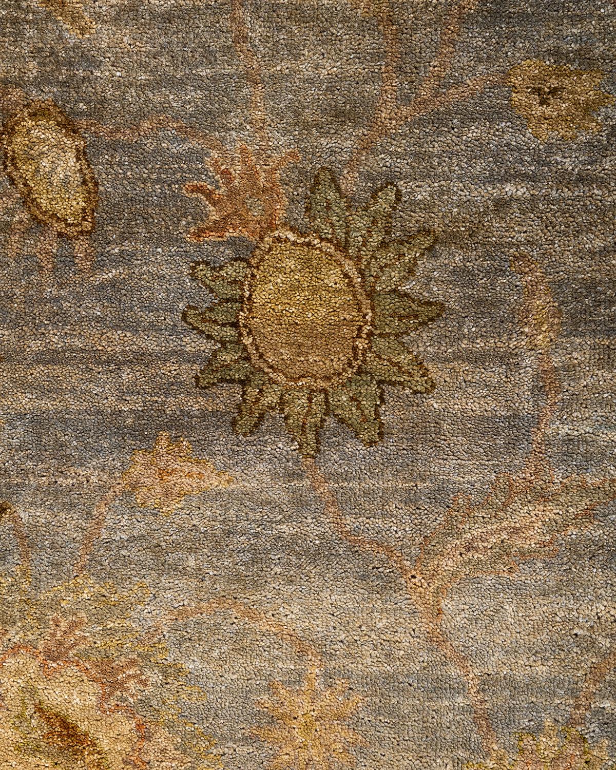 Traditioneller handgeknüpfter Oushak-Teppich aus grauer Wolle mit Blumenmuster 7' 10