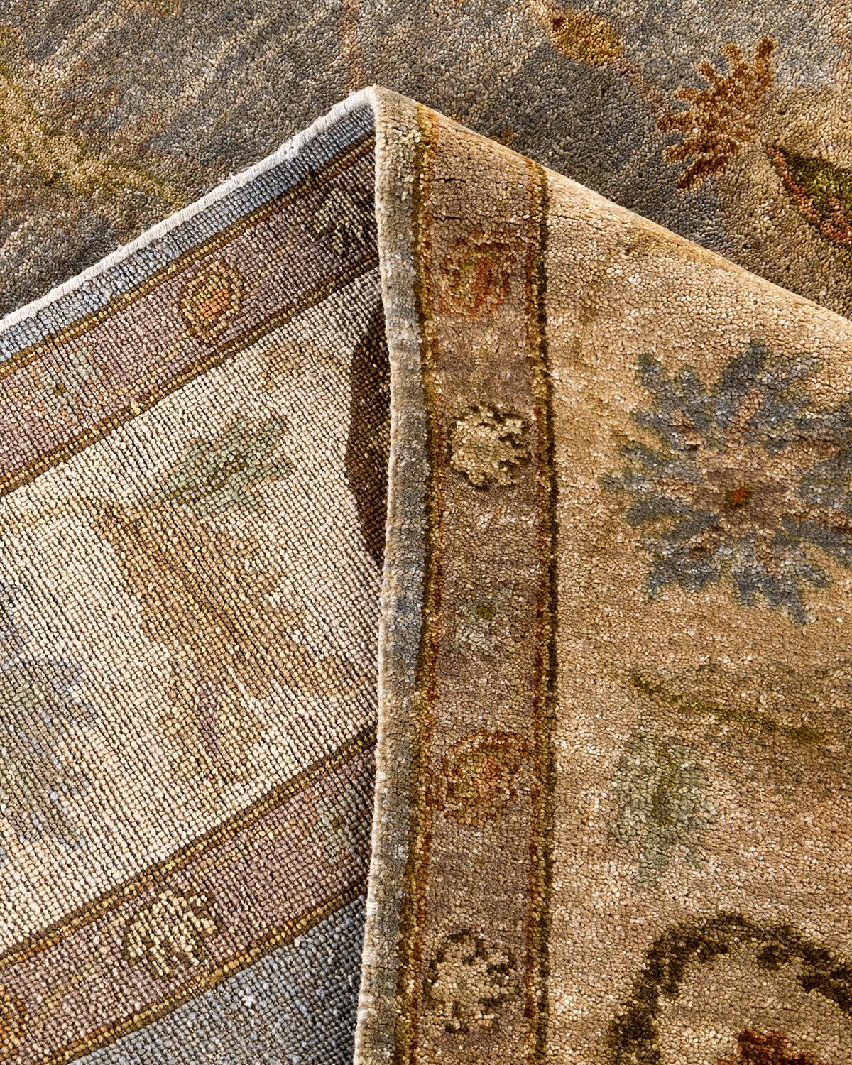 Traditioneller handgeknüpfter Oushak-Teppich aus grauer Wolle mit Blumenmuster 7' 10