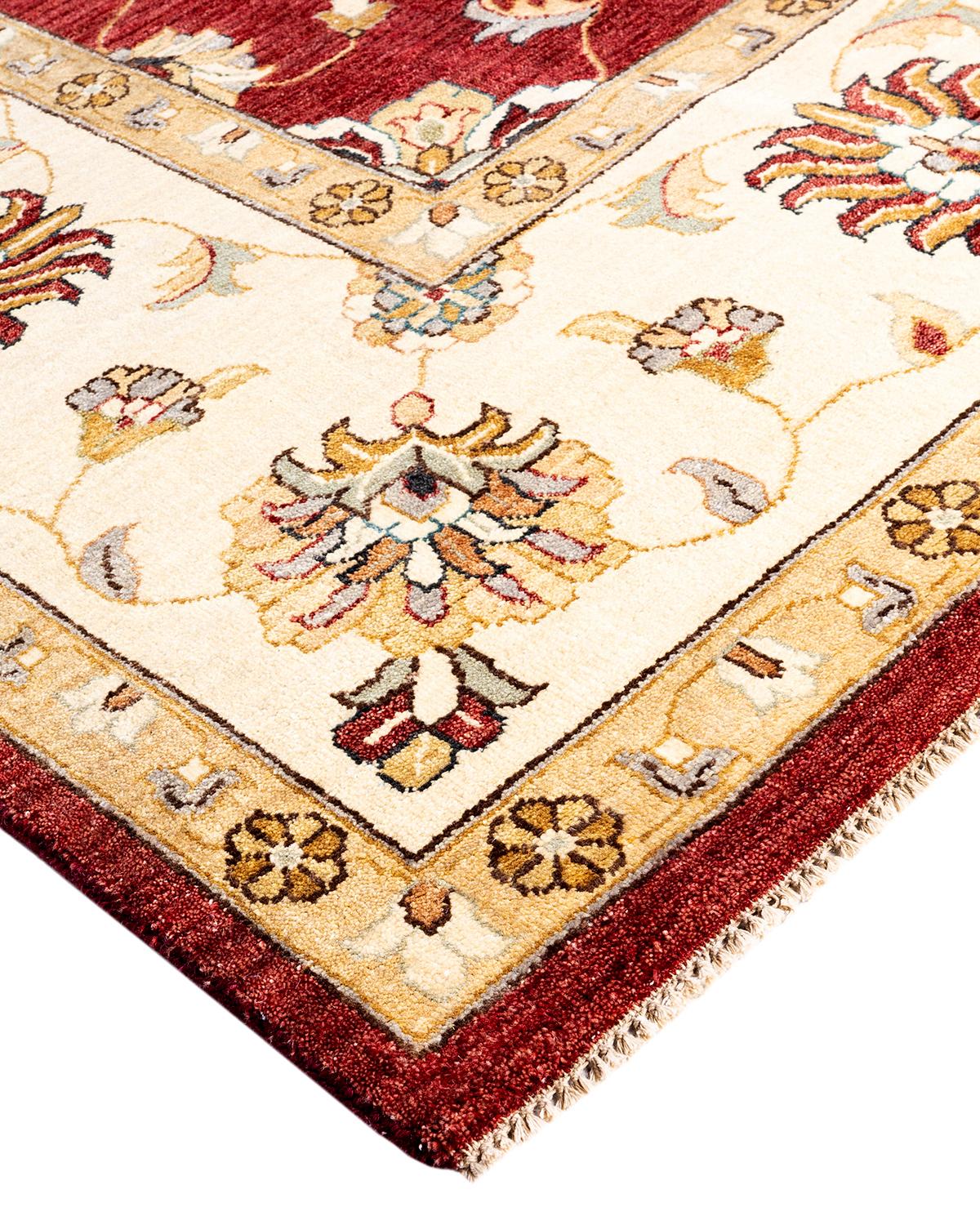 Originarias hace siglos de lo que hoy es Turquía, las alfombras Oushak son muy apreciadas por sus intrincados dibujos, sus colores exuberantes pero sutiles y su suave brillo. Estas alfombras continúan esa tradición. Anudados a mano con lana por