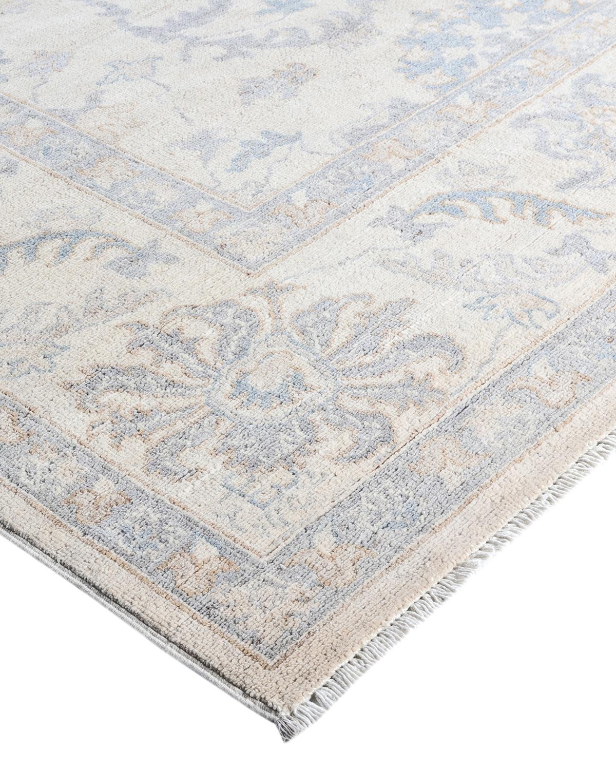 Nati secoli fa nell'attuale Turchia, i tappeti Oushak sono stati a lungo ricercati per i loro motivi intricati, i colori tenui e la morbida lucentezza. Questi tappeti continuano questa tradizione. Annodati a mano in lana da abili artigiani,