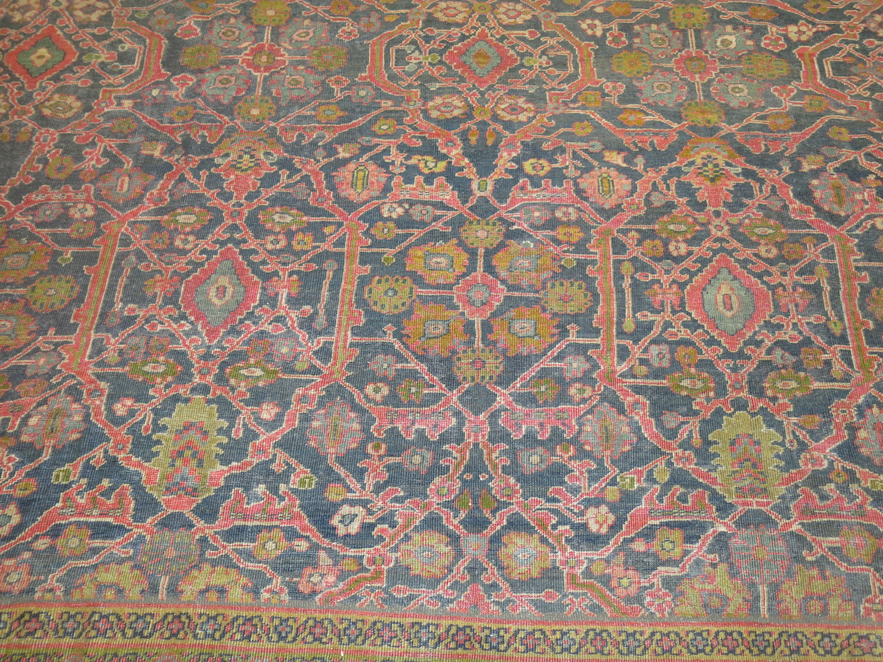 Traditional Oversize Gray Blue Pink Green Persian Mahal Rug In Good Condition For Sale In New York, NY