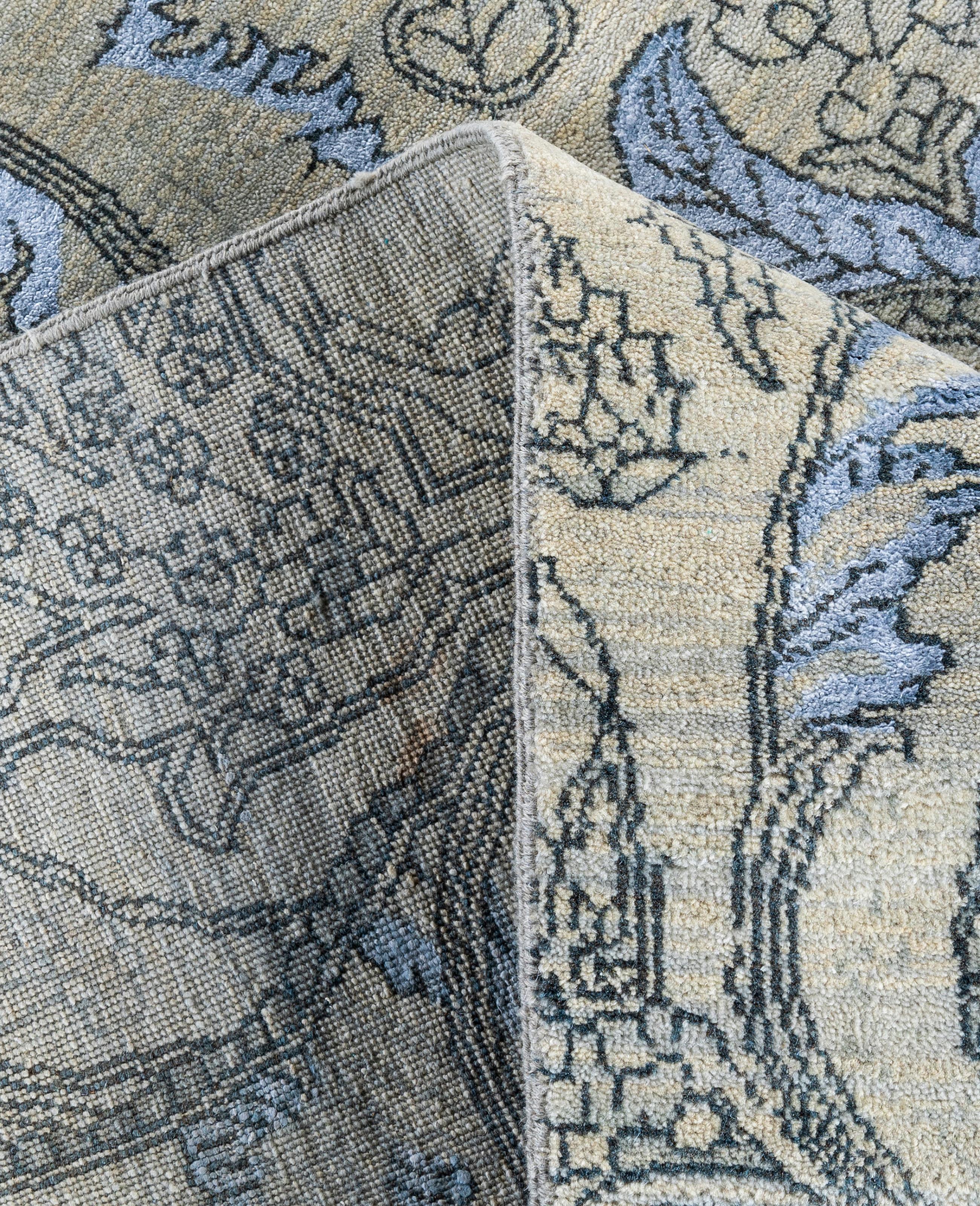 XXIe siècle et contemporain Tapis traditionnel gris noué à la main en laine et soie 7' 10