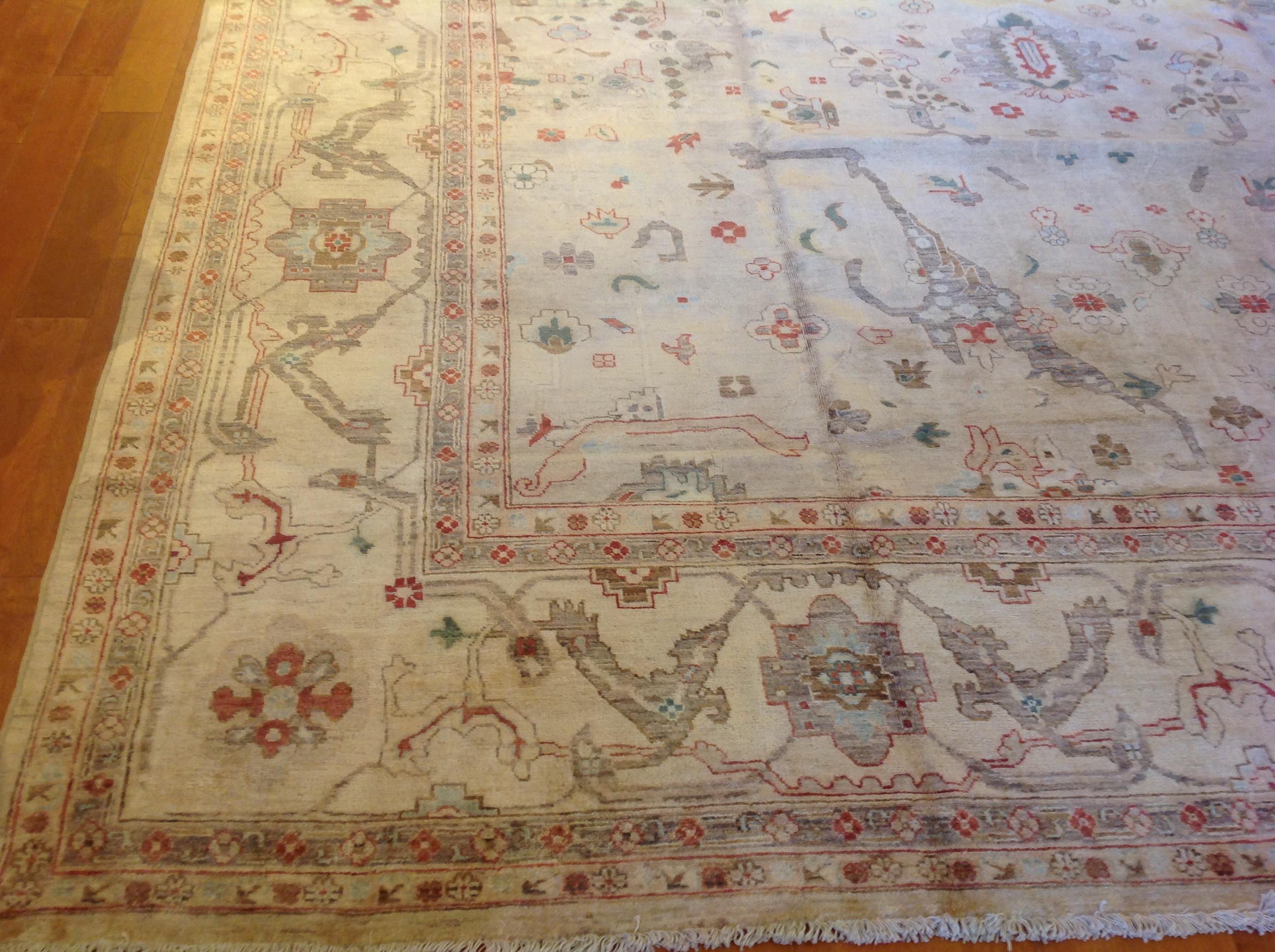 Hand-Knotted Traditional Pakistani Beige Wool Area Rug with Floral Motif For Sale