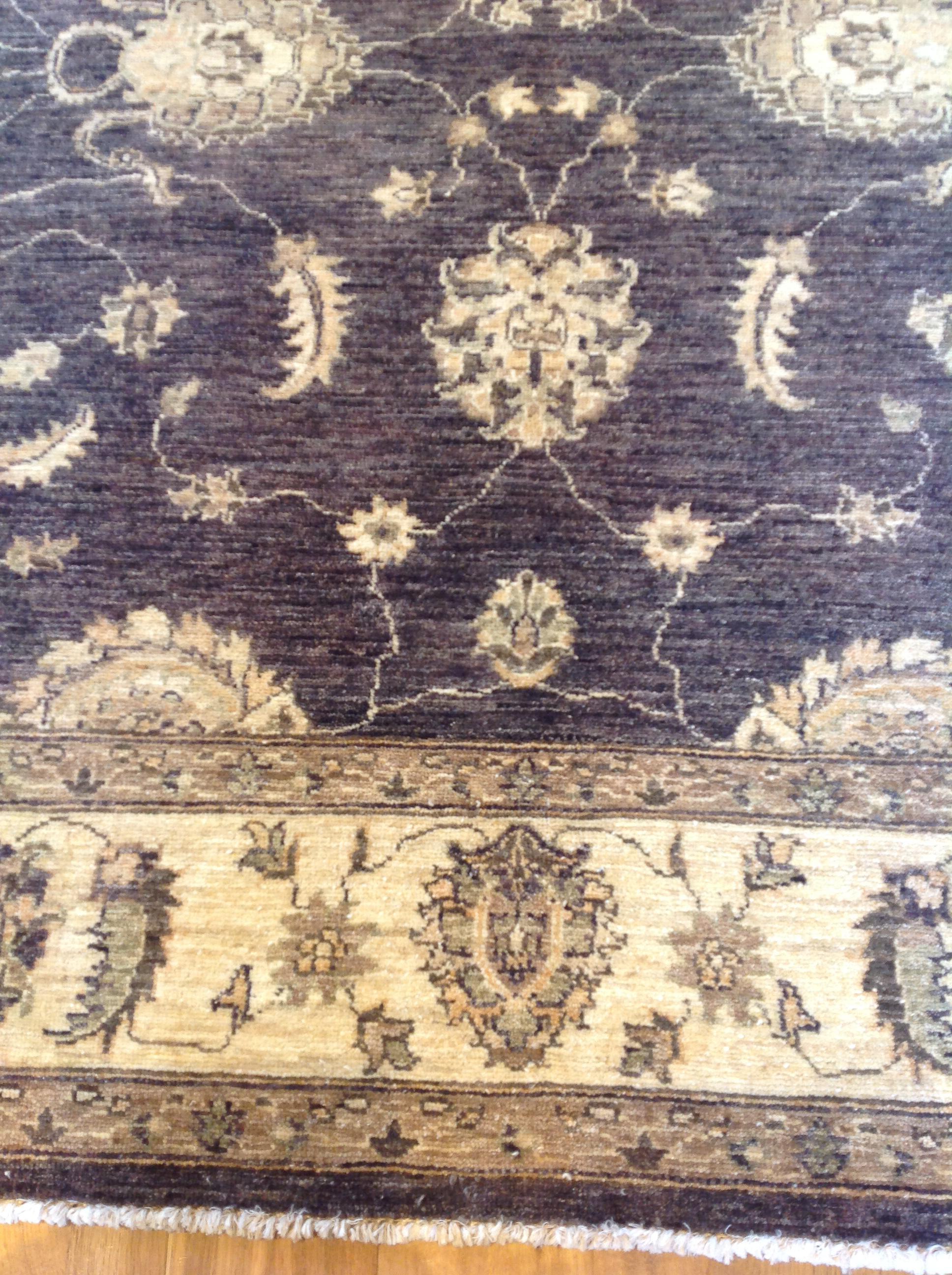 Traditional Pakistani Rug In New Condition For Sale In Los Angeles, CA