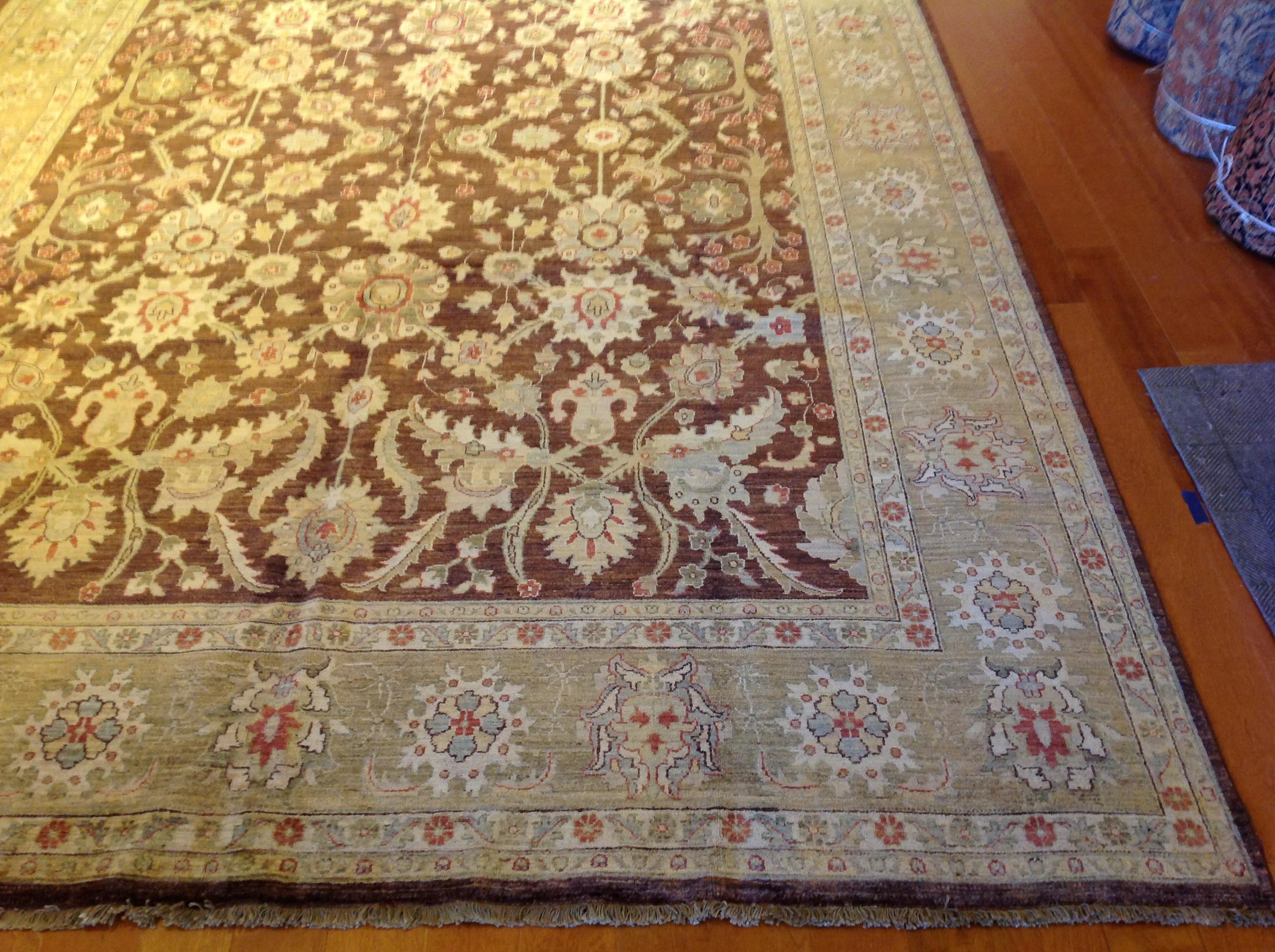 Traditional Pakistani Rug in Brown and Beige In New Condition For Sale In Los Angeles, CA