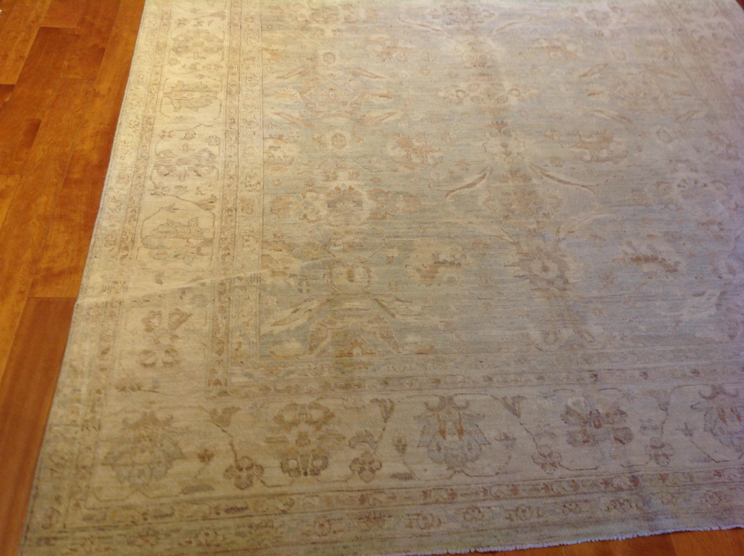 Traditioneller pakistanischer Wollteppich im Angebot 4