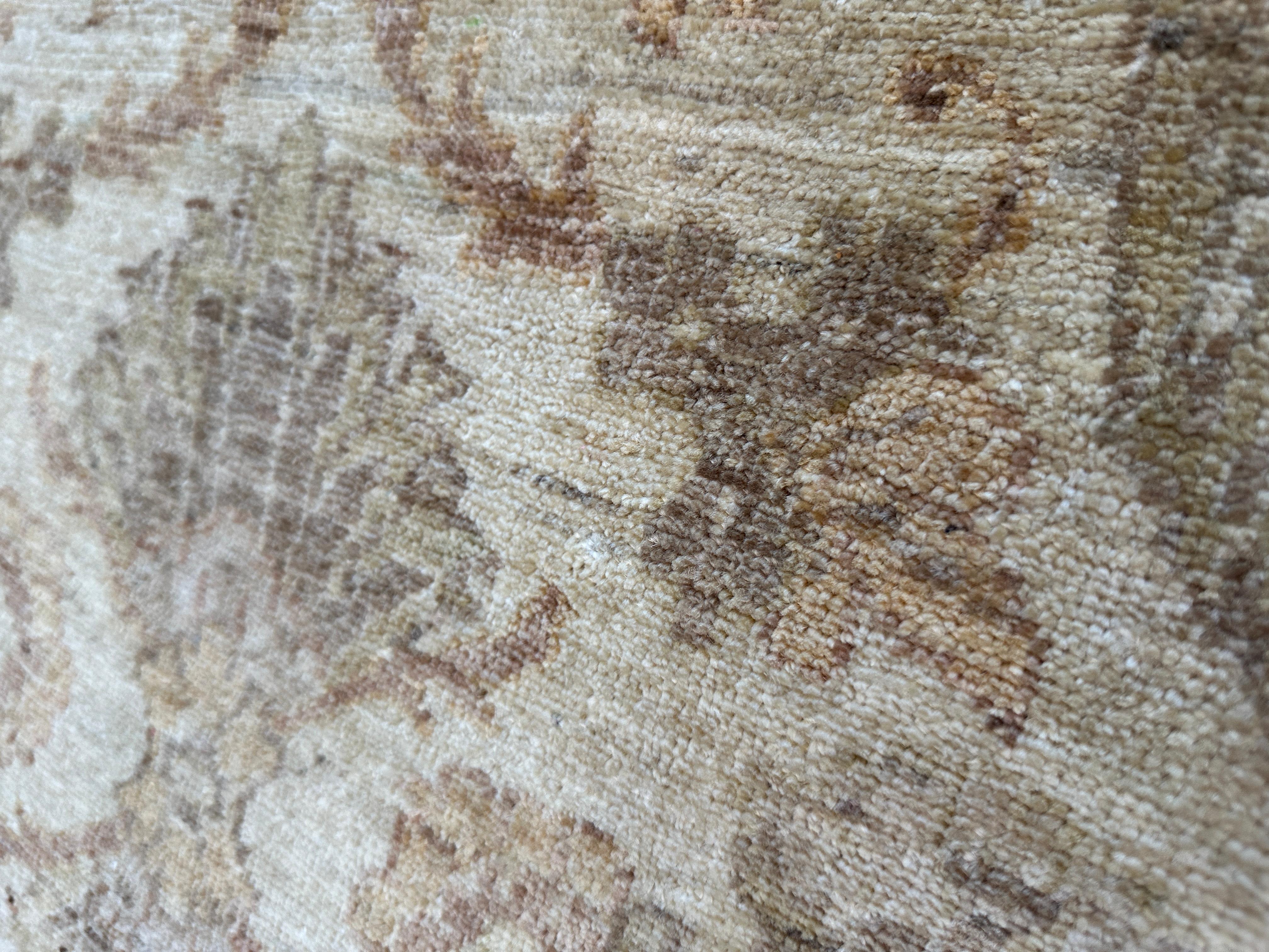 Tapis traditionnel pakistanais en laine - 4x6 Browns et Beiges doux Neuf - En vente à West Hollywood, CA