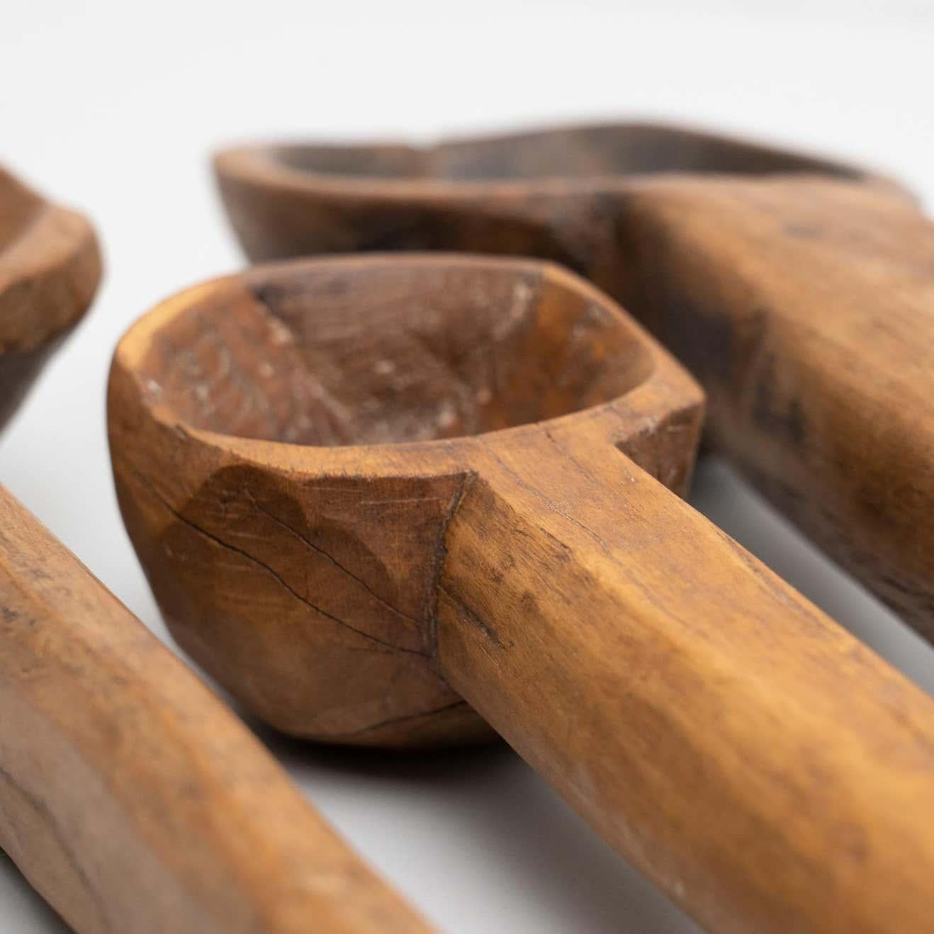 Set di cucchiai in legno intagliati a mano, tradizionale pastorale e primitivo - Spagna in vendita 7