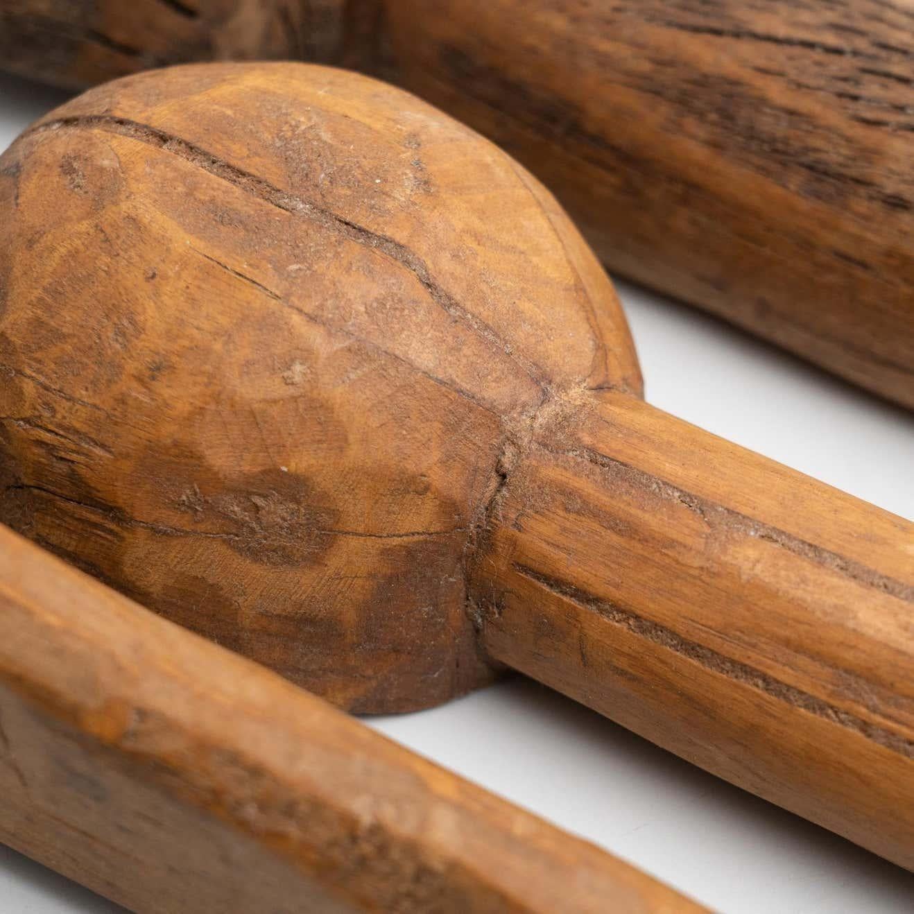 Legno Set di cucchiai in legno intagliati a mano, tradizionale pastorale e primitivo - Spagna in vendita