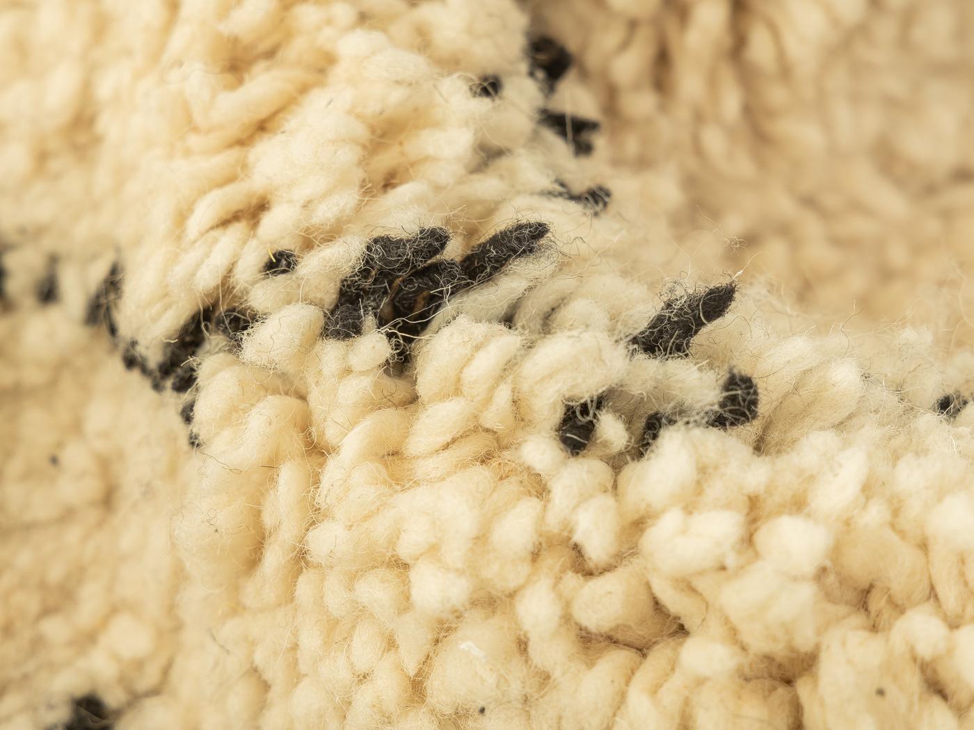 Handgewebter Berberteppich mit traditionellem Muster, 100% Marokkanisch, 100% Wolle (21. Jahrhundert und zeitgenössisch) im Angebot
