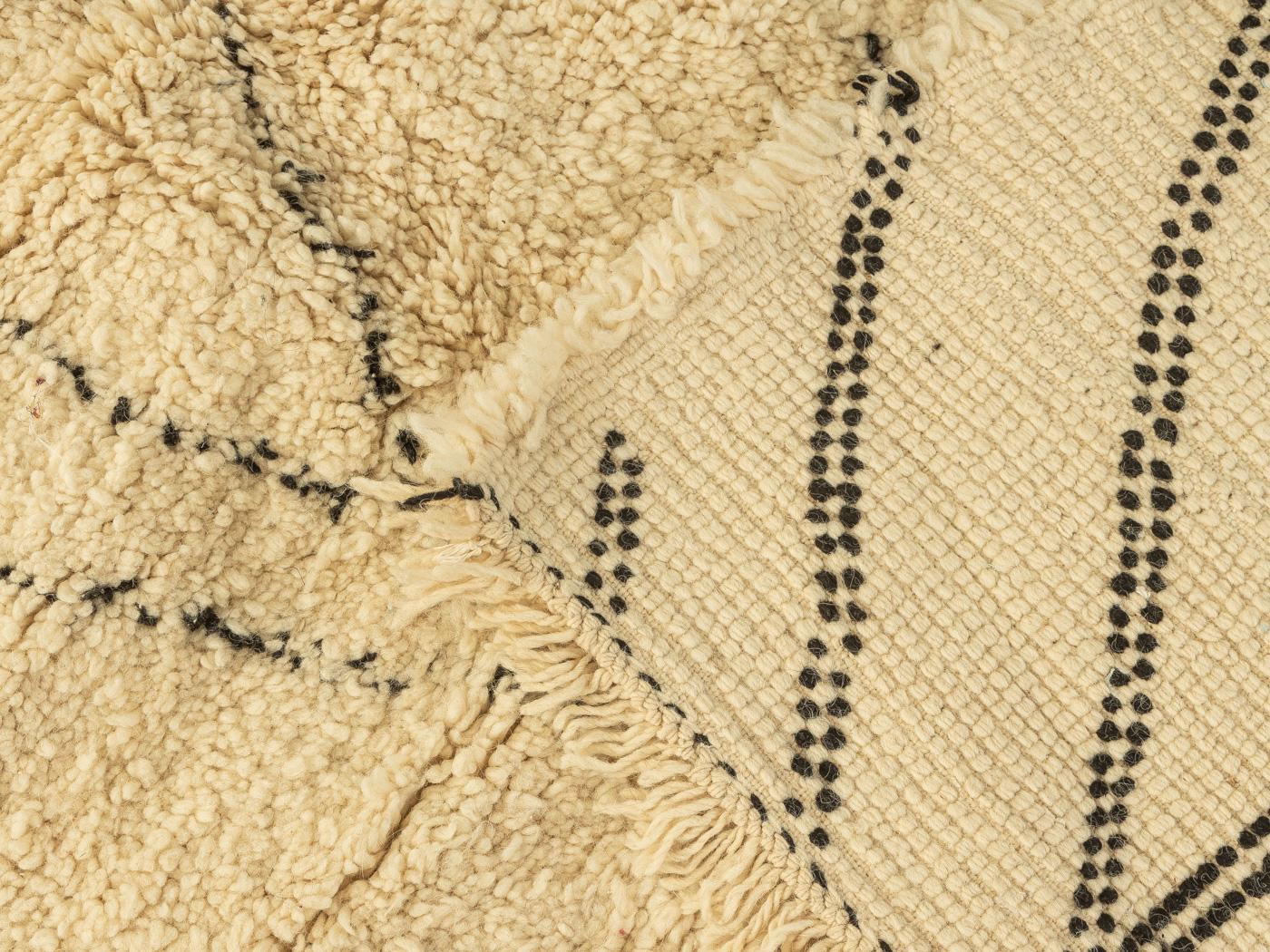 Handgewebter Berberteppich mit traditionellem Muster, 100% Marokkanisch, 100% Wolle im Angebot 3
