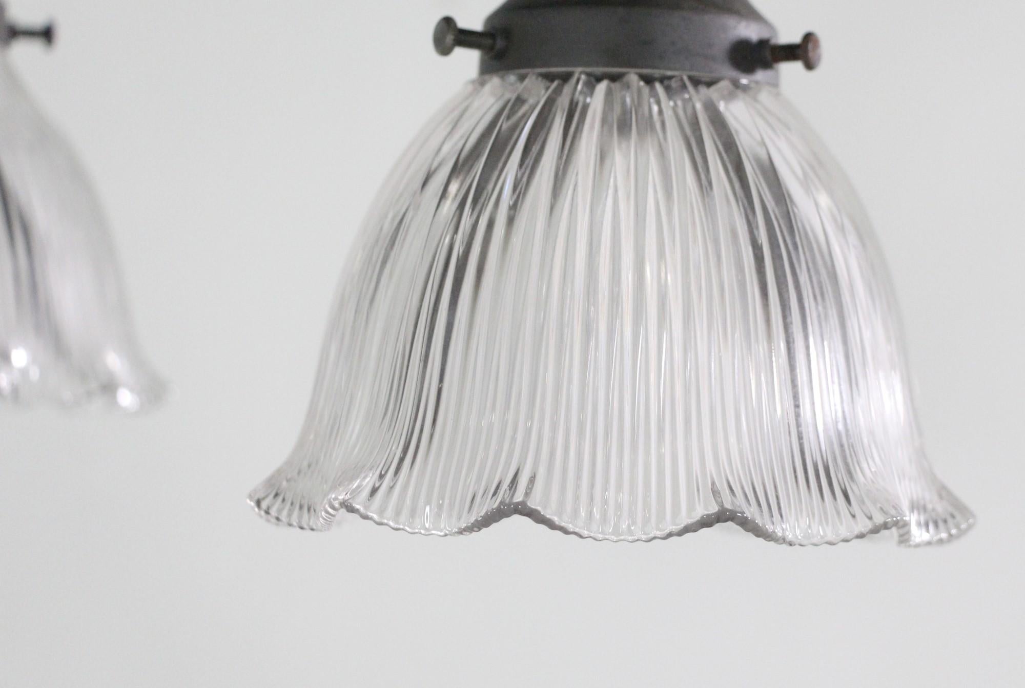 Traditional Pendant Brass Pan Light w/ 3 Ruffled Holophane Shades, Early 1900s In Good Condition In New York, NY
