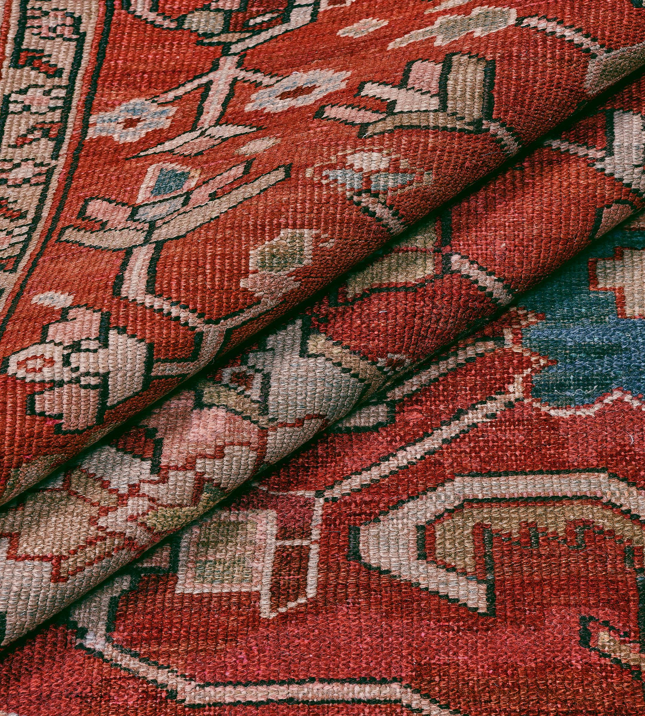 Traditioneller persischer antiker handgewebter Serapi-Teppich aus Wolle aus Nordwest Persien im Angebot 4