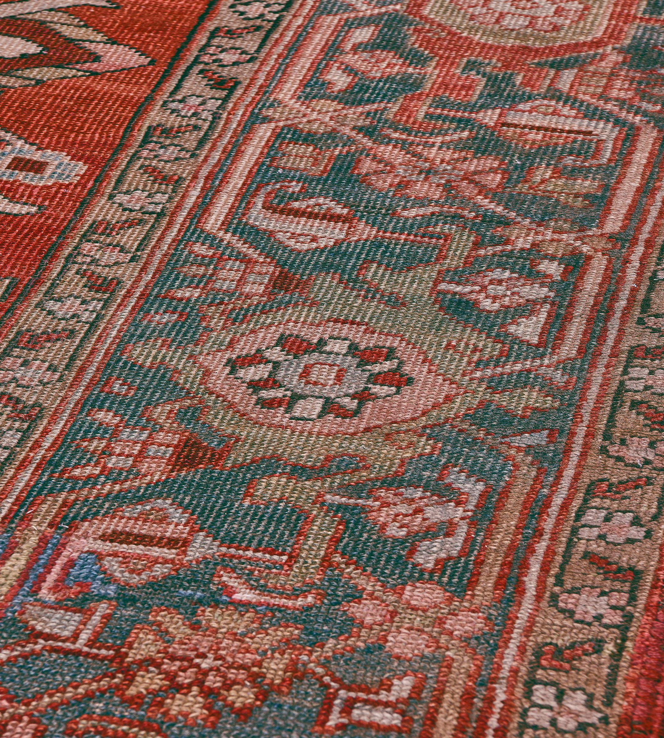 Traditioneller persischer antiker handgewebter Serapi-Teppich aus Wolle aus Nordwest Persien im Angebot 1