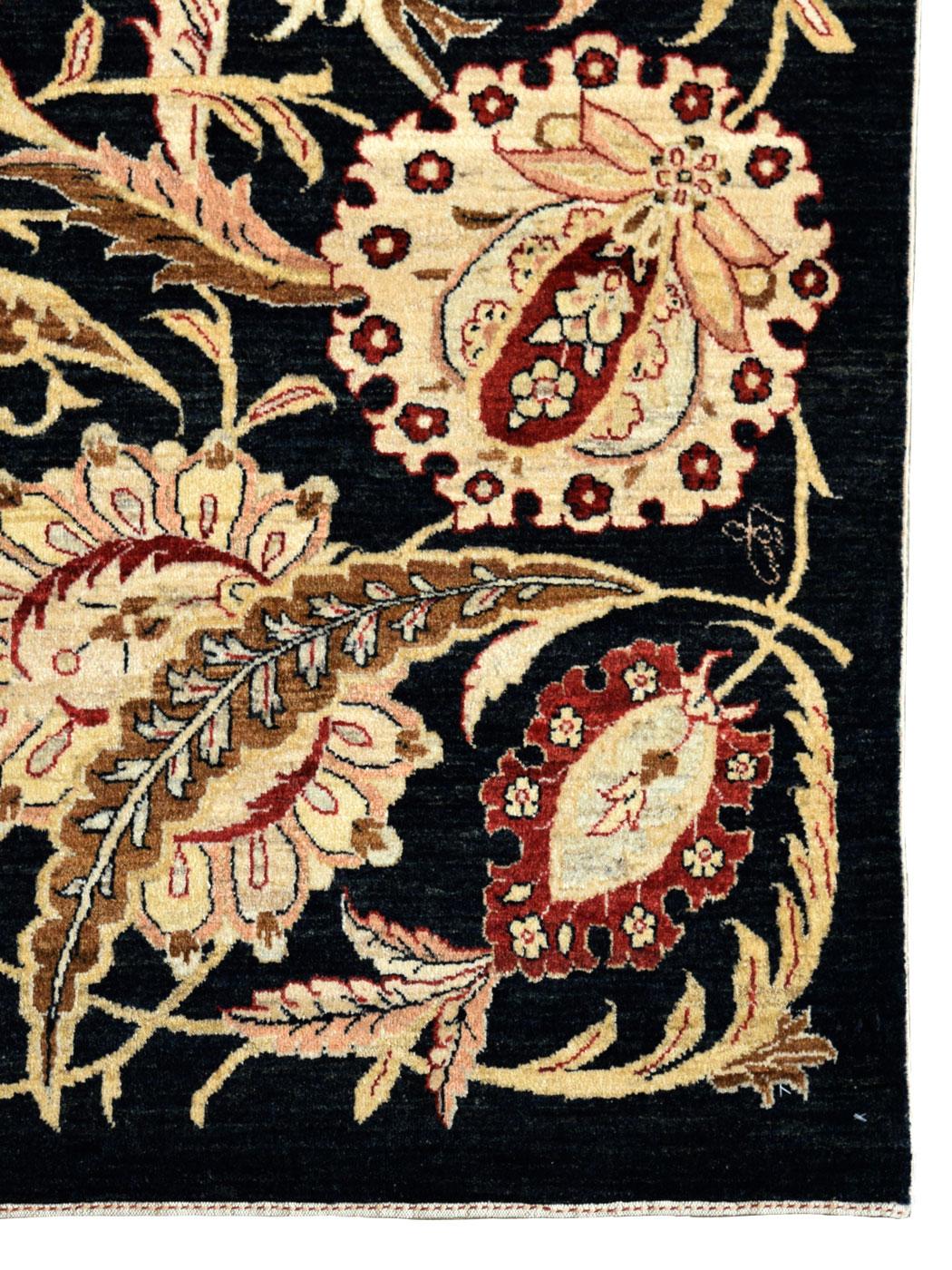 Tappeto persiano tradizionale con disegno floreale nero, crema, rosso e rosa, 5' x 7' in vendita 1