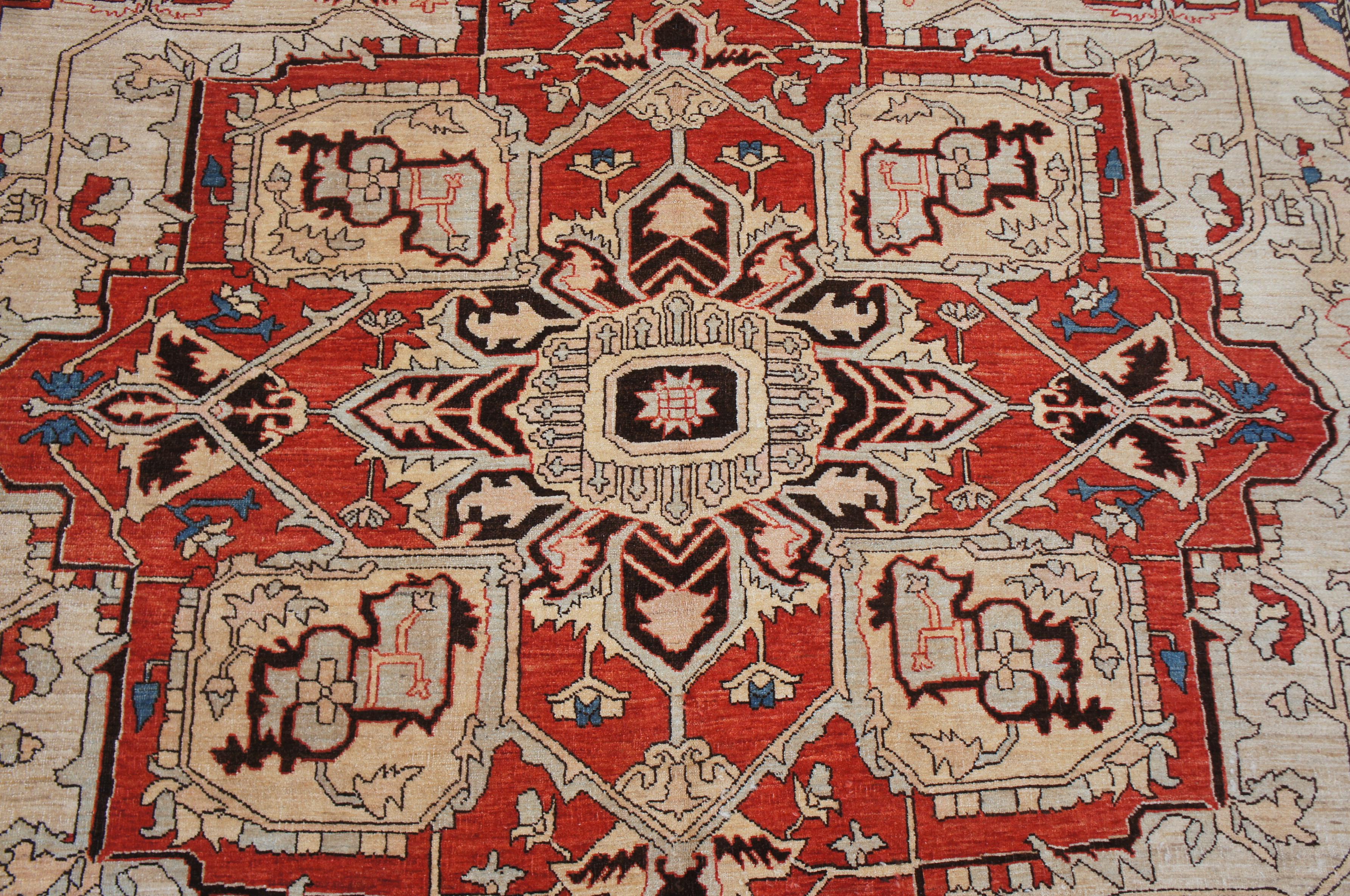 Traditional Persian Heriz 100% Wool Floral Medallion Area Rug Carpet In Good Condition For Sale In Dayton, OH