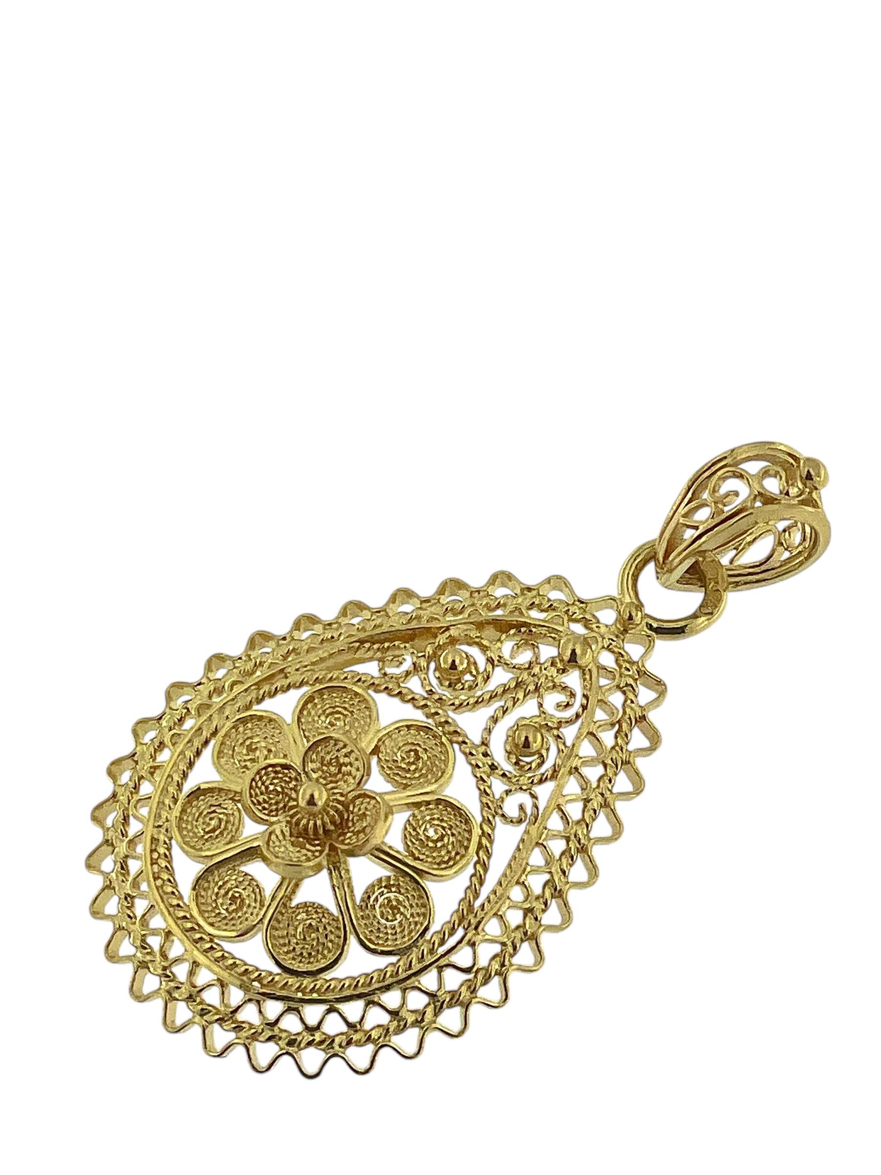 Women's or Men's Traditional Portuguese 19 karat Yellow Gold Drop Pendant For Sale