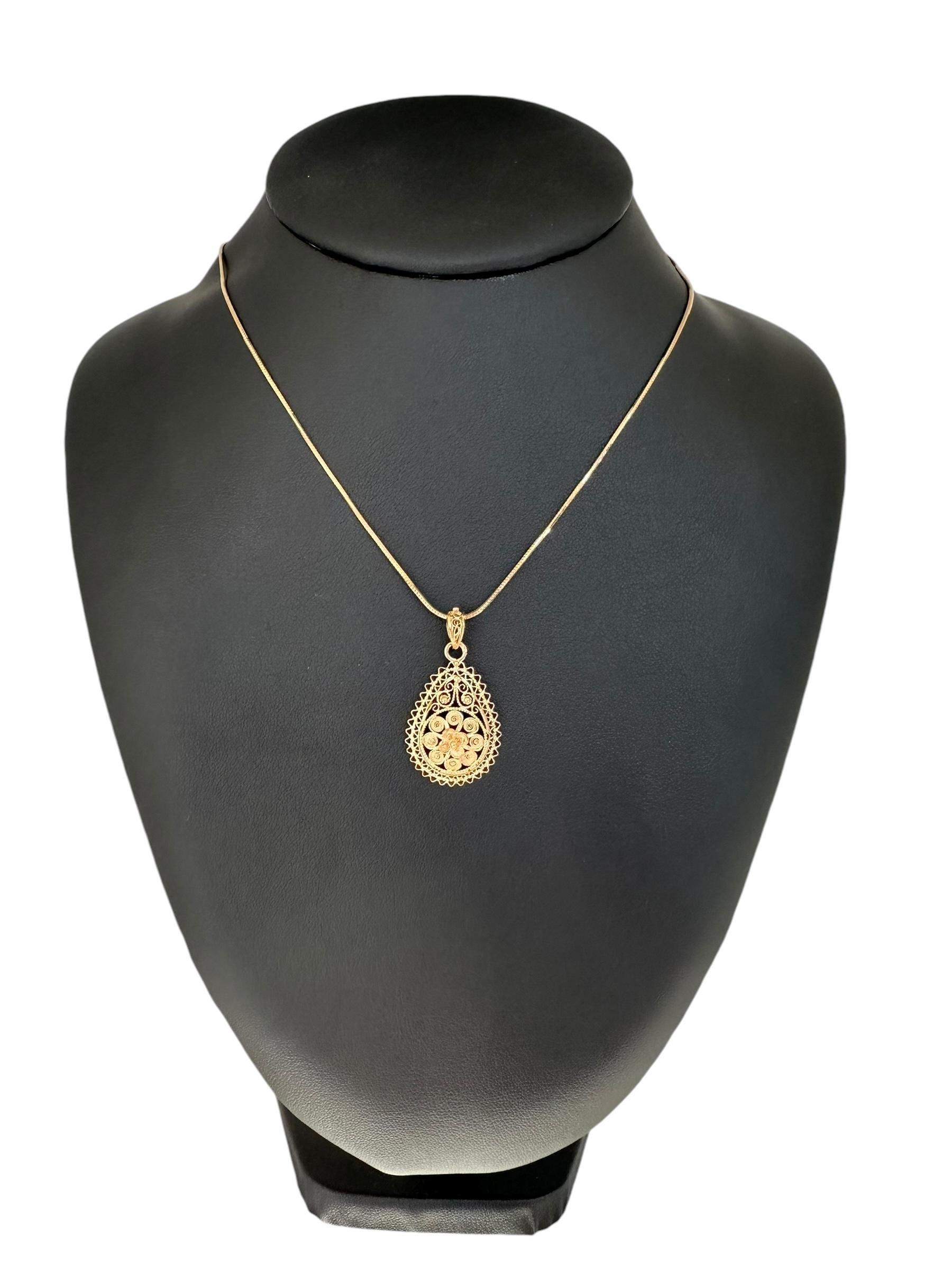 Traditional Portuguese 19 karat Yellow Gold Drop Pendant For Sale 2