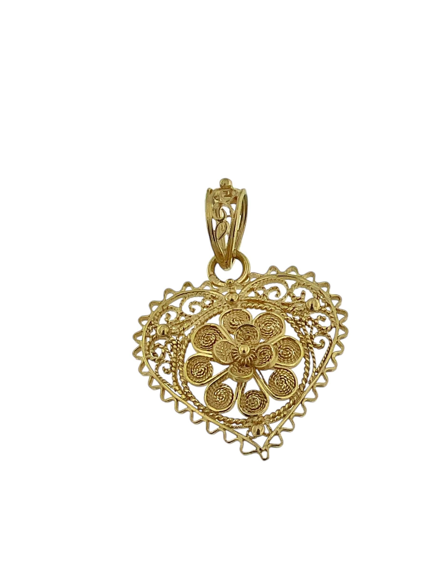 Pendentif traditionnel portugais en or jaune 19 carats en forme de cœur Unisexe en vente