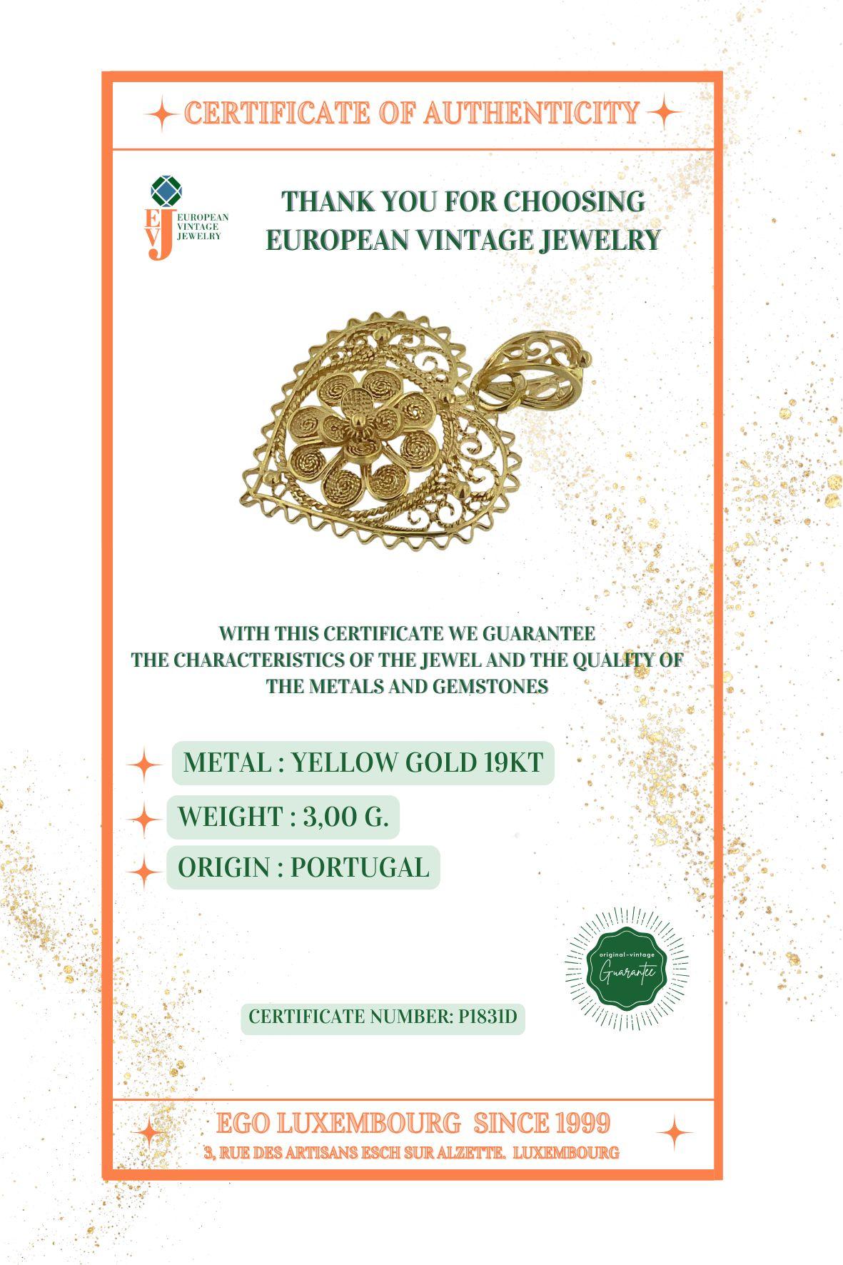 Pendentif traditionnel portugais en or jaune 19 carats en forme de cœur en vente 4