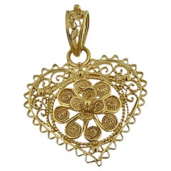 Traditional Portuguese 19 karat Yellow Gold Heart Pendant