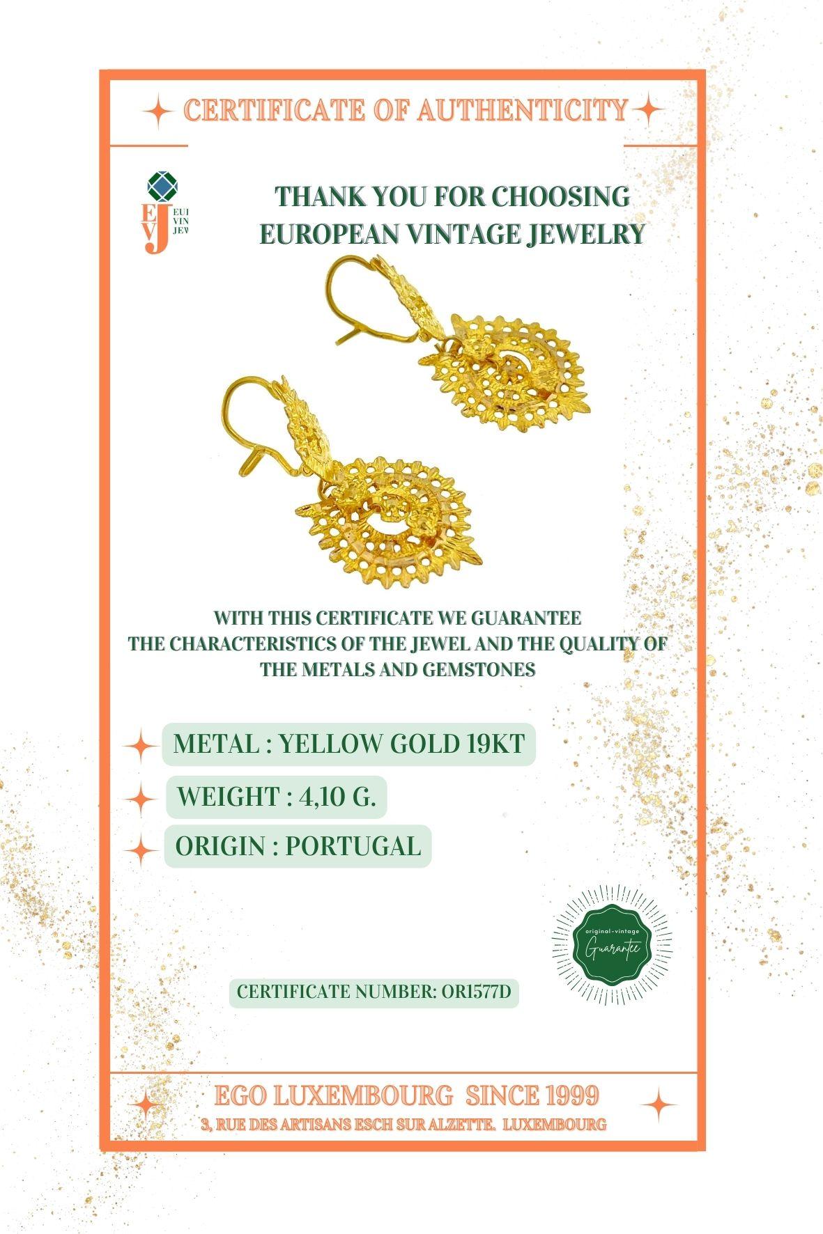 Traditional Portuguese Queen Earrings Yellow Gold   In Excellent Condition For Sale In Esch-Sur-Alzette, LU