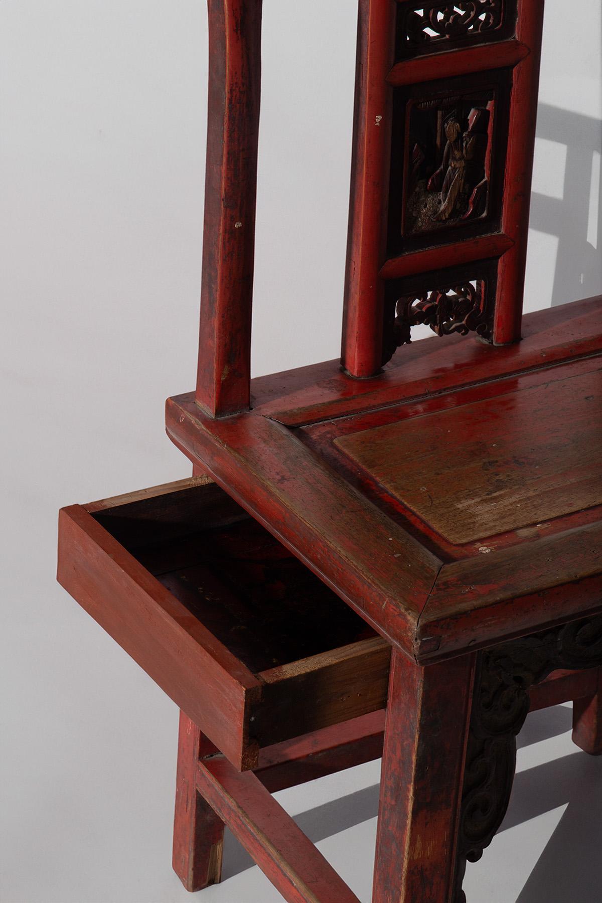 19th Century Chaise traditionnelle de style Qing avec tiroir caché en vente