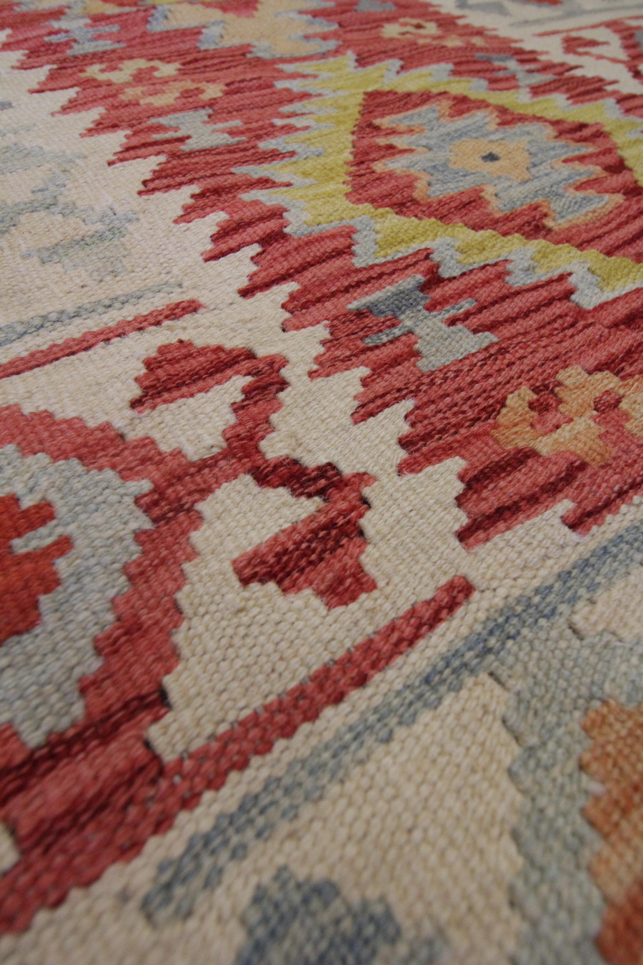 Traditioneller skandinavischer roter Kilims Wollteppich Geometrischer Teppich Stammes-Kilim-Teppich (Afghanisch) im Angebot