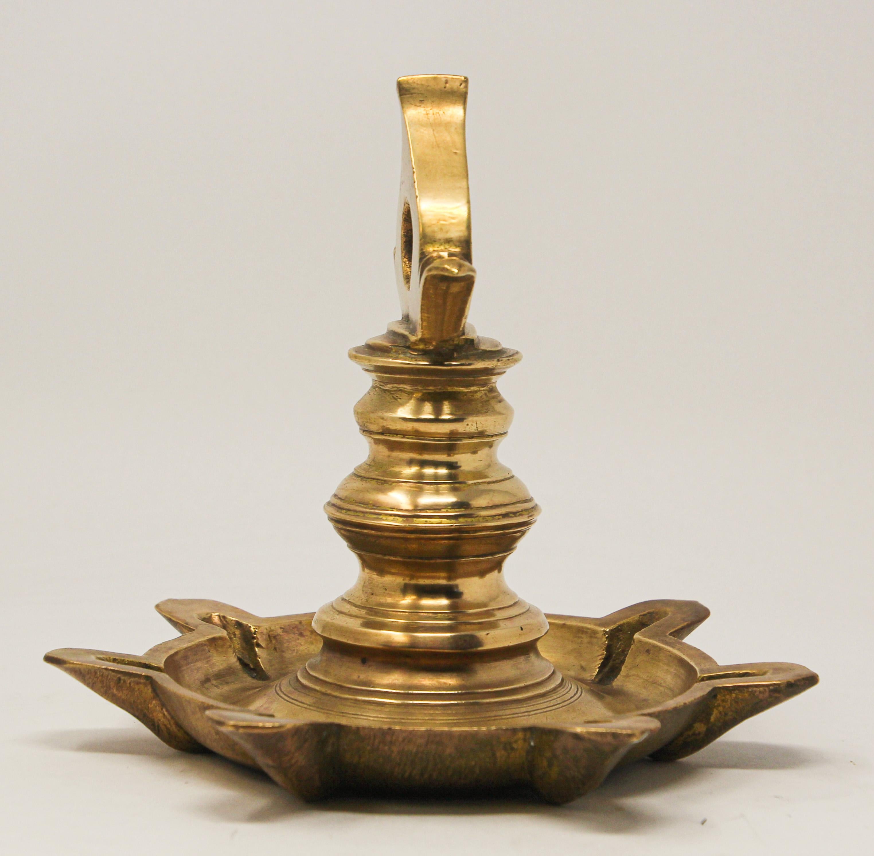 Traditionelle Öllampe aus Messing, Tempel, religiös, asiatisch, Hindu Diya, Kunst, Indien 1900 (Gegossen) im Angebot