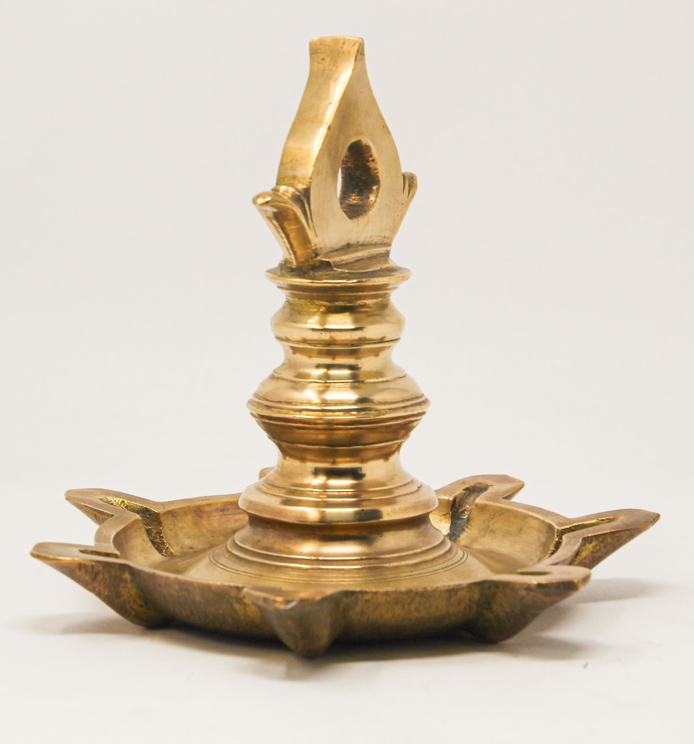 Anglo Raj Brass Oil Lamp Traditional Temple Religious Asian Hindu Diya Art India 1900 For Sale