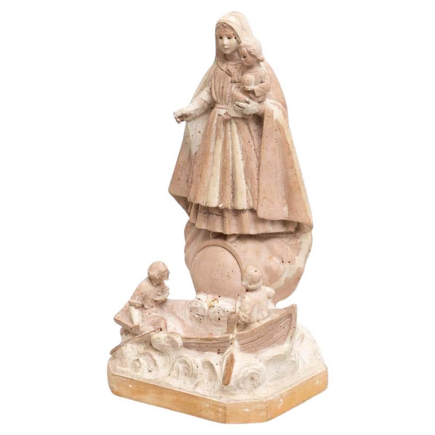 Traditionelle religiöse Gipsfigur: Jungfrau von zeitloser Eleganz im Angebot